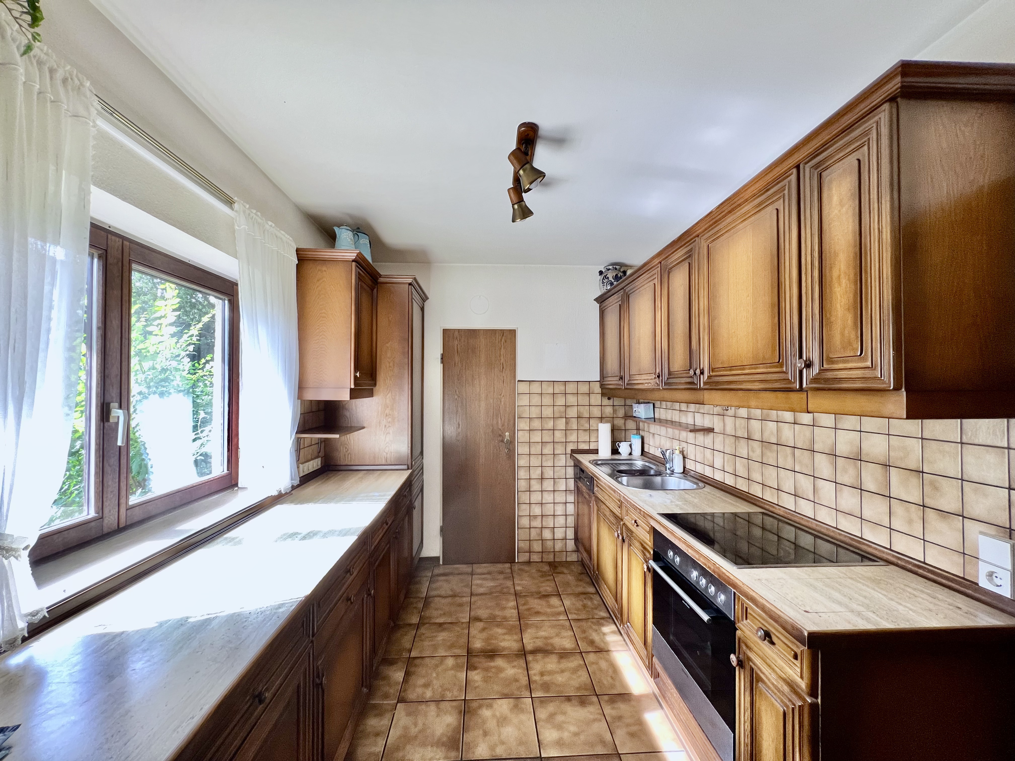 FRANKFURTER FAMILIENTRAUM - Freistehendes Einfamilienhaus mit großem Garten in ruhiger Lage!