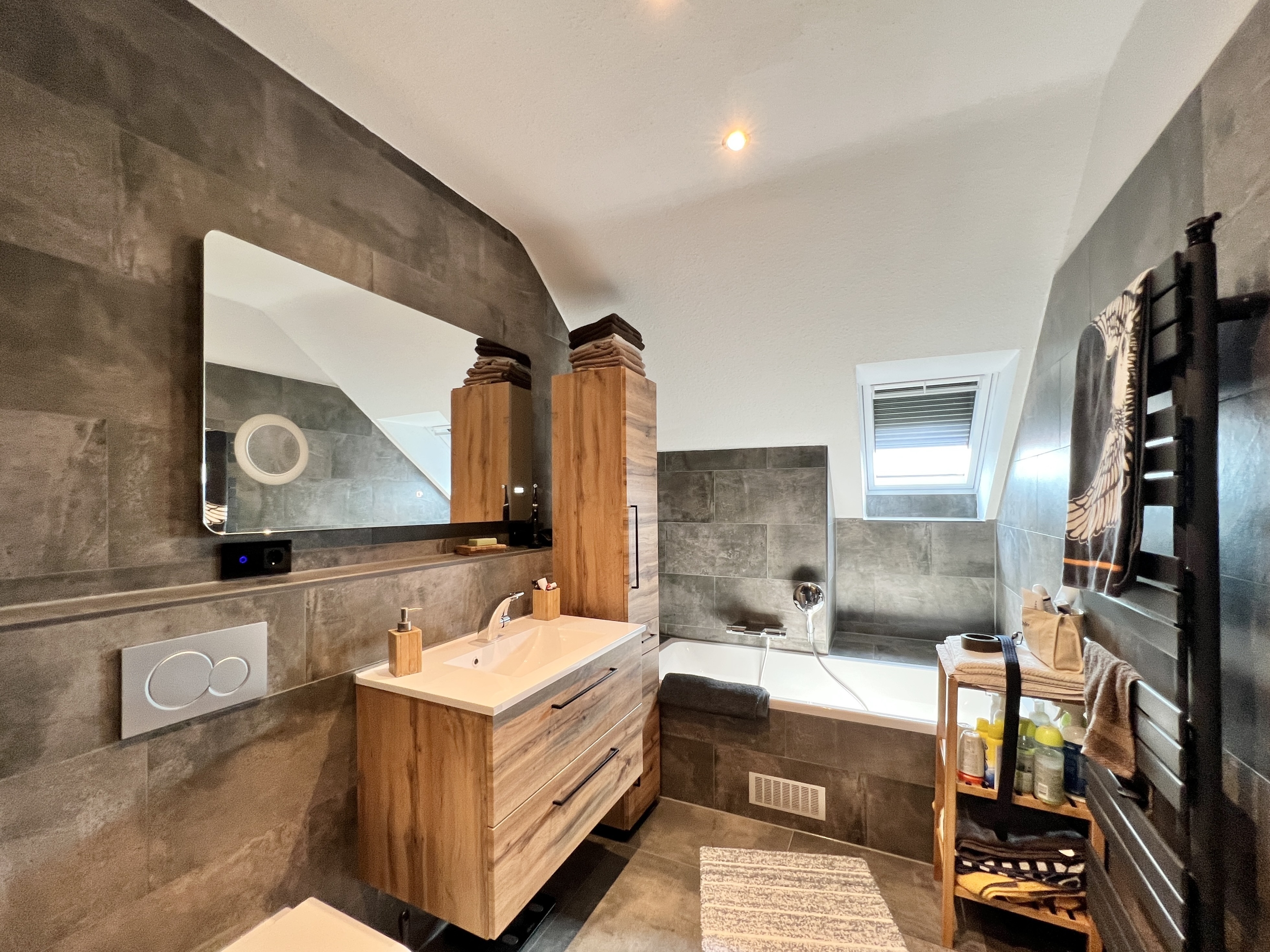 TOP DEAL - Möblierte Maisonette-Wohnung mit hervorragender Anbindung an FFM!