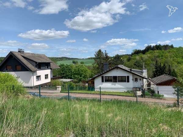 TRAUMLAGE ZUM FAIREN PREIS 🌿 Großes Baugrundstück mit herrlichem Talblick in Usingen-Wernborn!