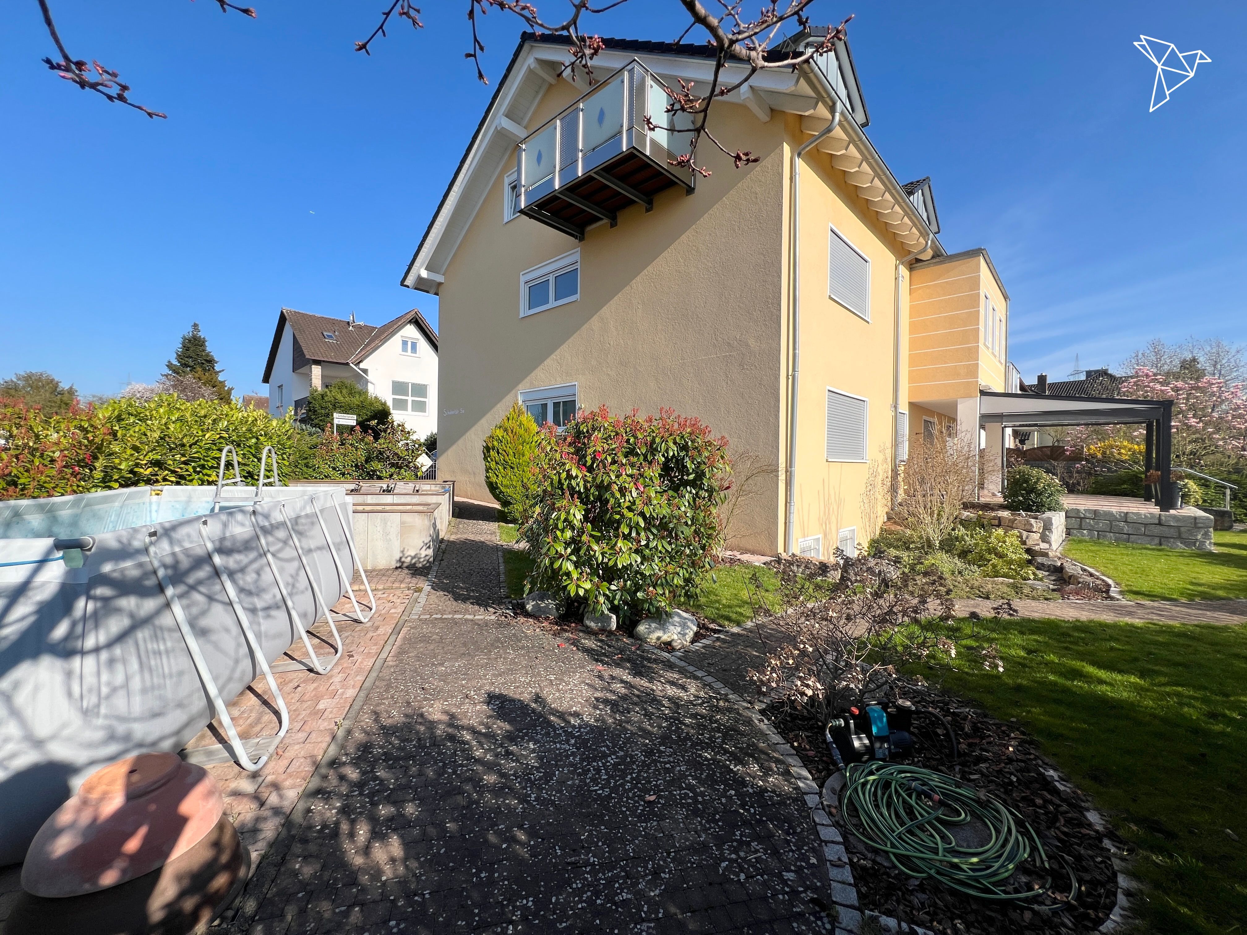 PRIVATER WELLNESSBEREICH 🌟 Exklusive Dachgeschosswohnung mit 2 Balkonen in Alzenau!