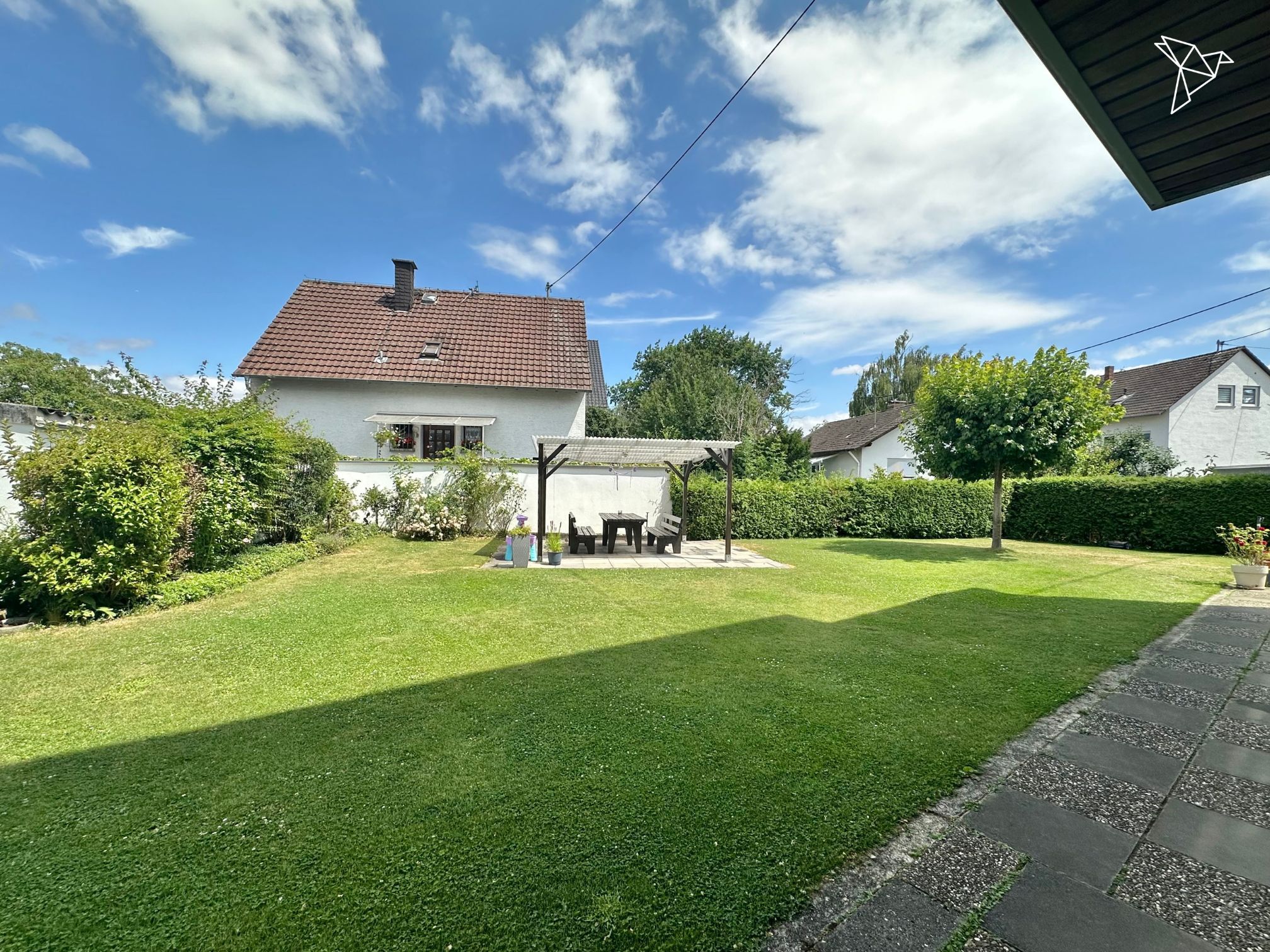 RUHIG & DOCH STADTNAH 🌳 Moderne Wohnung mit Balkon in Frankfurt-Nieder-Erlenbach!