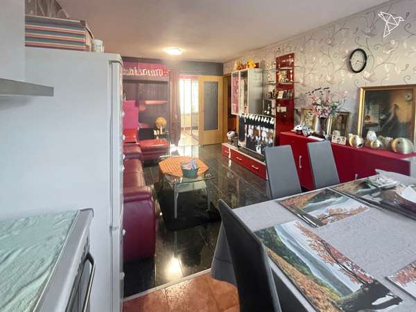 BARRIEREFREI 🌟 Charmante Dachgeschoss-Wohnung mit 2 Garagen und Einbauküche in Castrop-Rauxel!