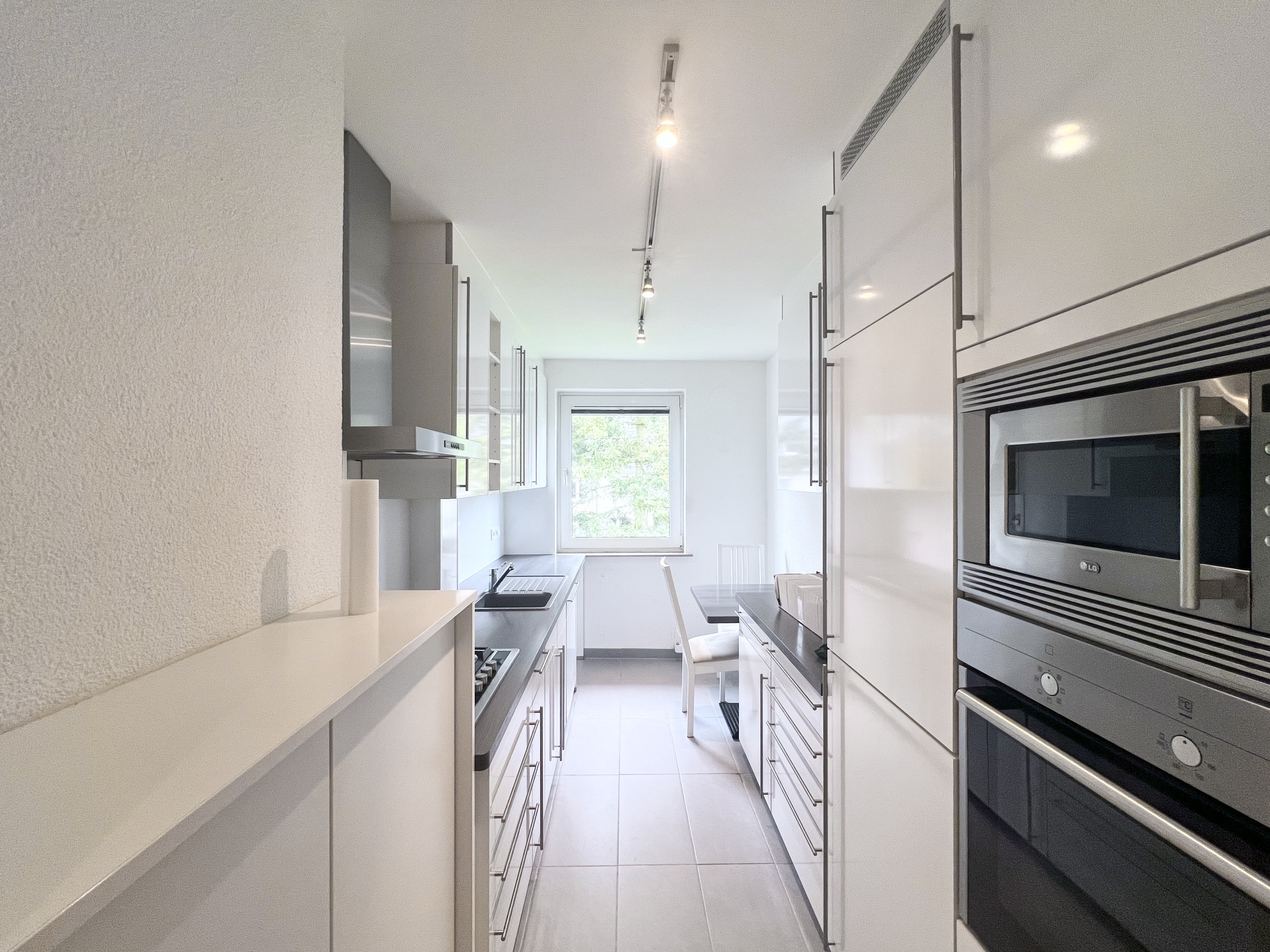 WOHNEN AM SCHLOSSPARK 👑 Moderne 3-Zimmer-Wohnung mit Südwest-Balkon!