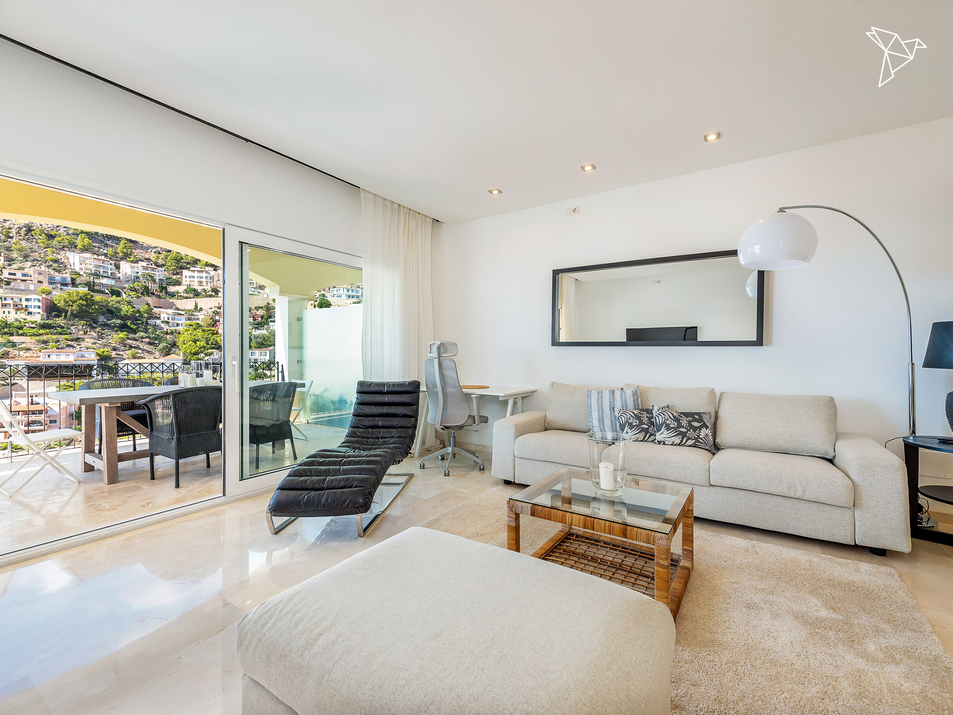 TRAUMHAFTER AUSBLICK 🌊 Modernes Apartment mit Privatgarten und Pool in Port Andratx Mallorca!