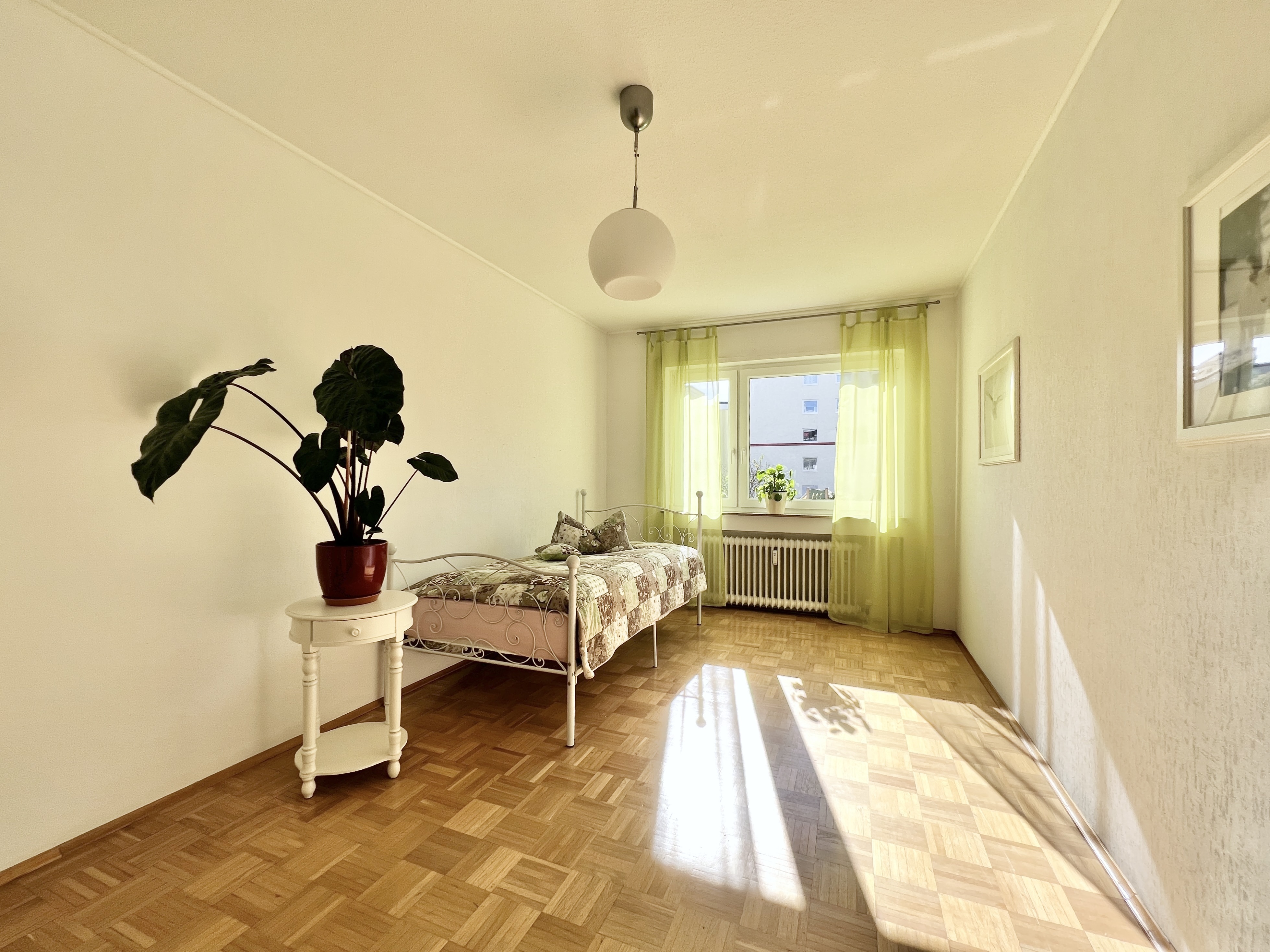 3-ZIMMER-HIT - Erdgeschosswohnung mit Einbauküche und Balkon in Wiesbaden!