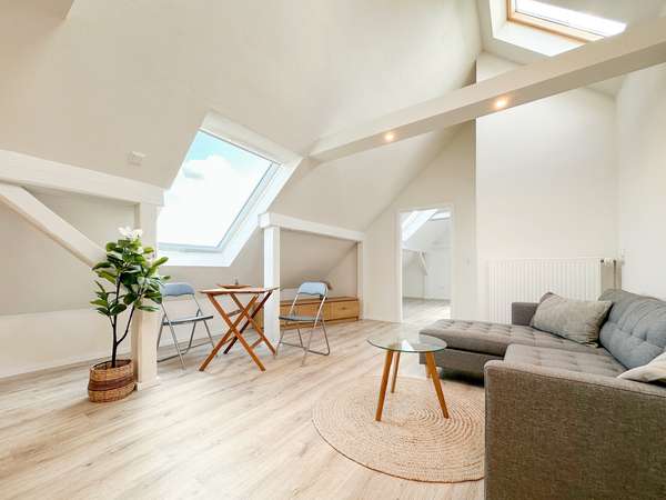 Lichtdurchflutete 3-Zimmer-Dachgeschosswohnung mit Erstbezug nach Sanierung in Lahnau