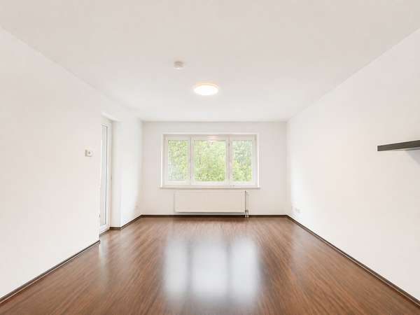 Großzügige 2-Zimmer-Wohnung mit Loggia in Frankfurt am Main