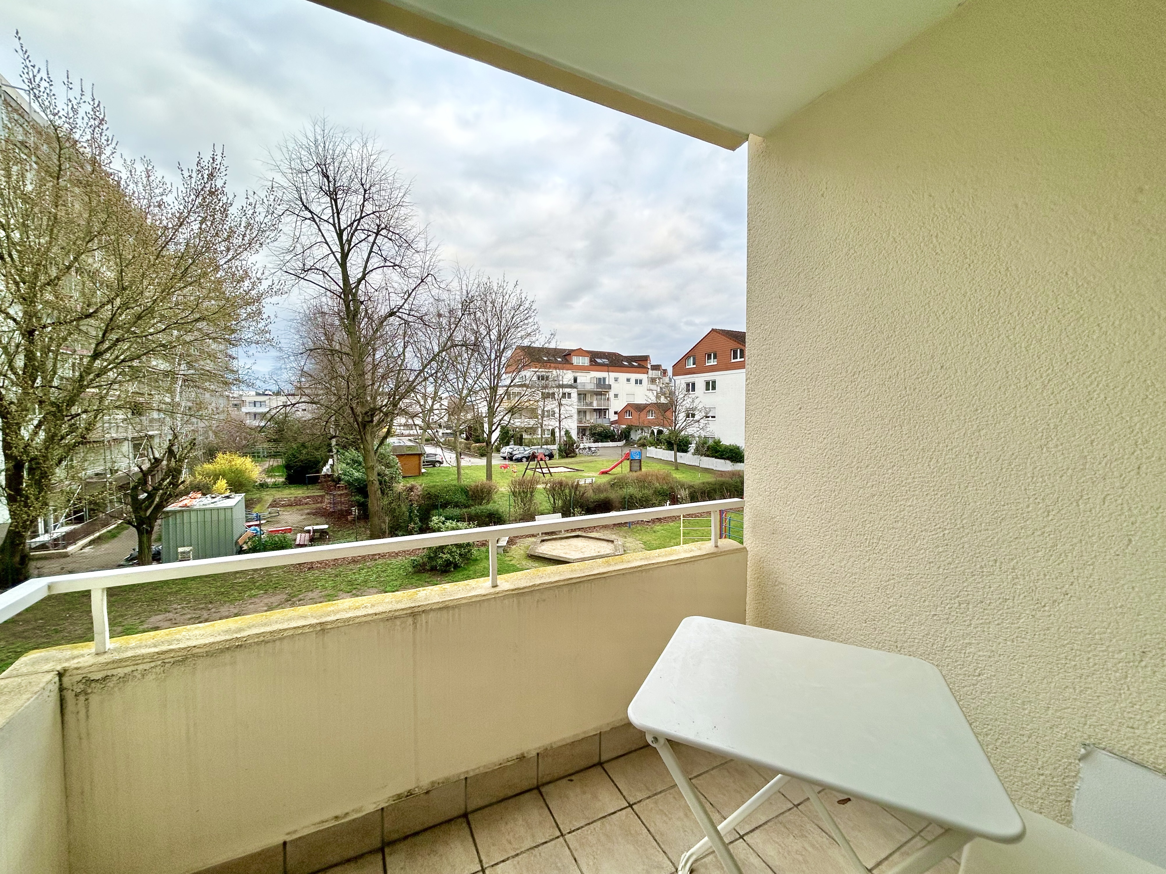 ZENTRALE LAGE - Modernisierte 1,5-Zimmer-Wohnung in Neu-Isenburg!