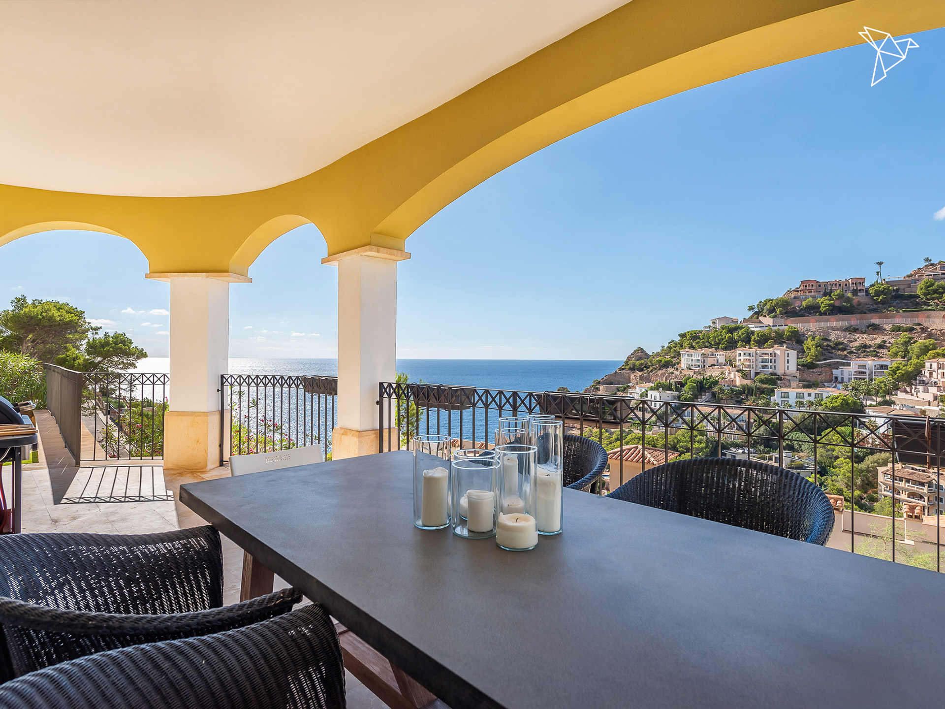 TRAUMHAFTER AUSBLICK 🌊 Modernes Apartment mit Privatgarten und Pool in Port Andratx Mallorca!