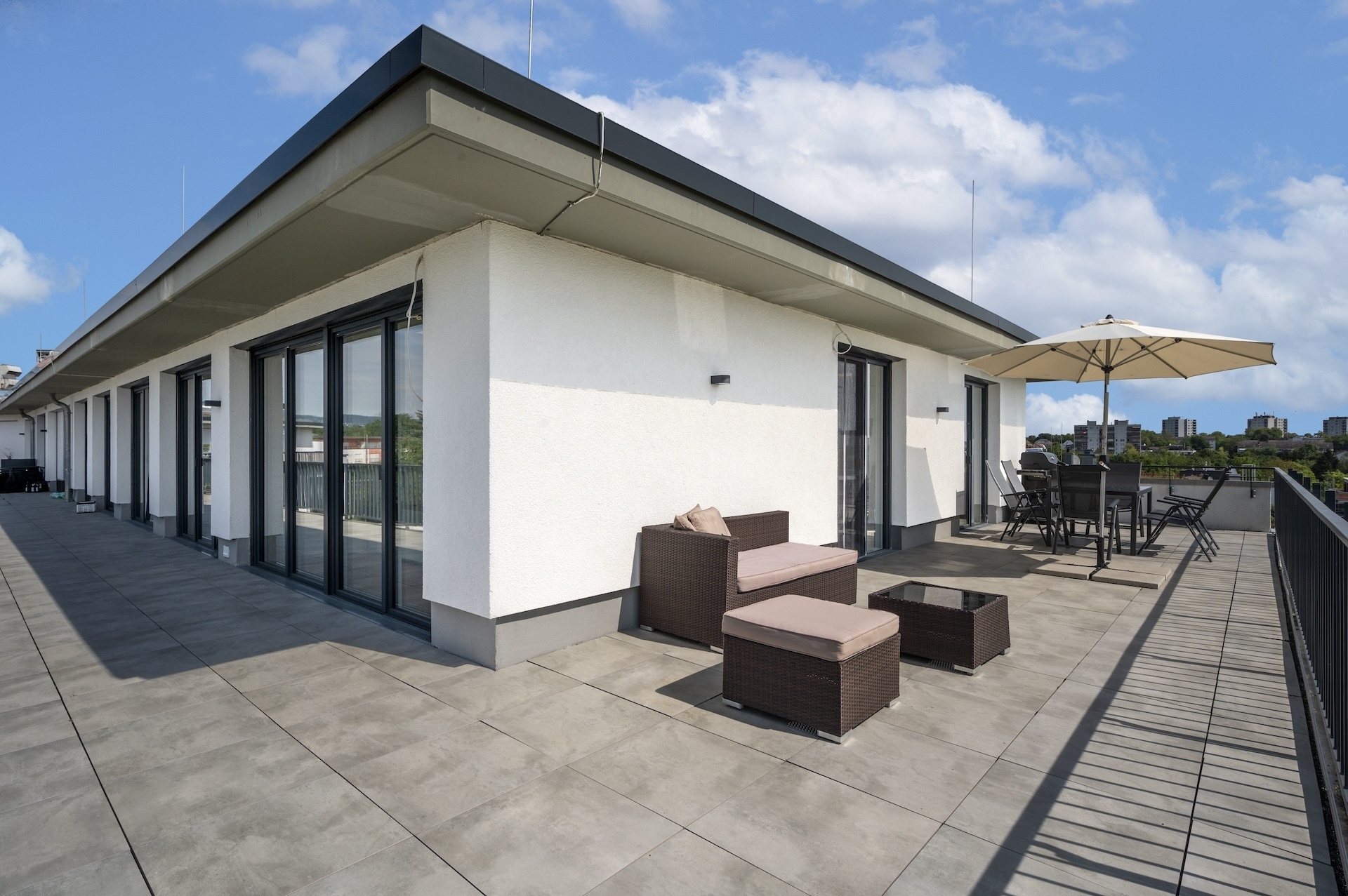 PENTHOUSE - Exklusive 5-Zimmer-Wohnung mit sensationeller Aussicht auf die Frankfurter Skyline!