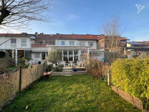 FAMILIENGLÜCK IM GARTEN 🏡 Reihenmittelhaus mit Terrasse und Ausbaupotenzial in Frankfurt!