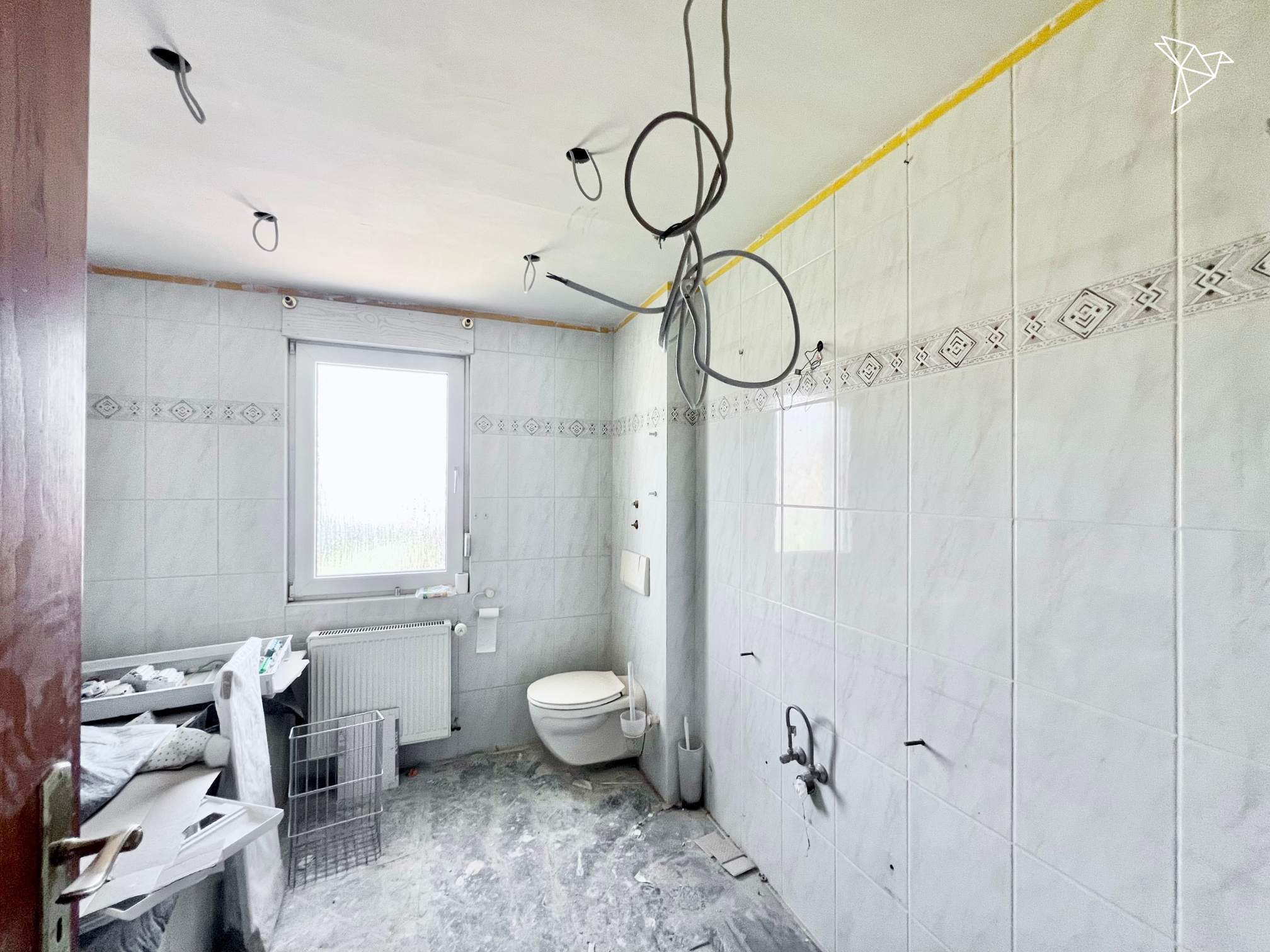 DREI ETAGEN VOLLER MÖGLICHKEITEN 🏡 Großzügiges Mehrfamilienhaus mit Garten & 3 Garagen!