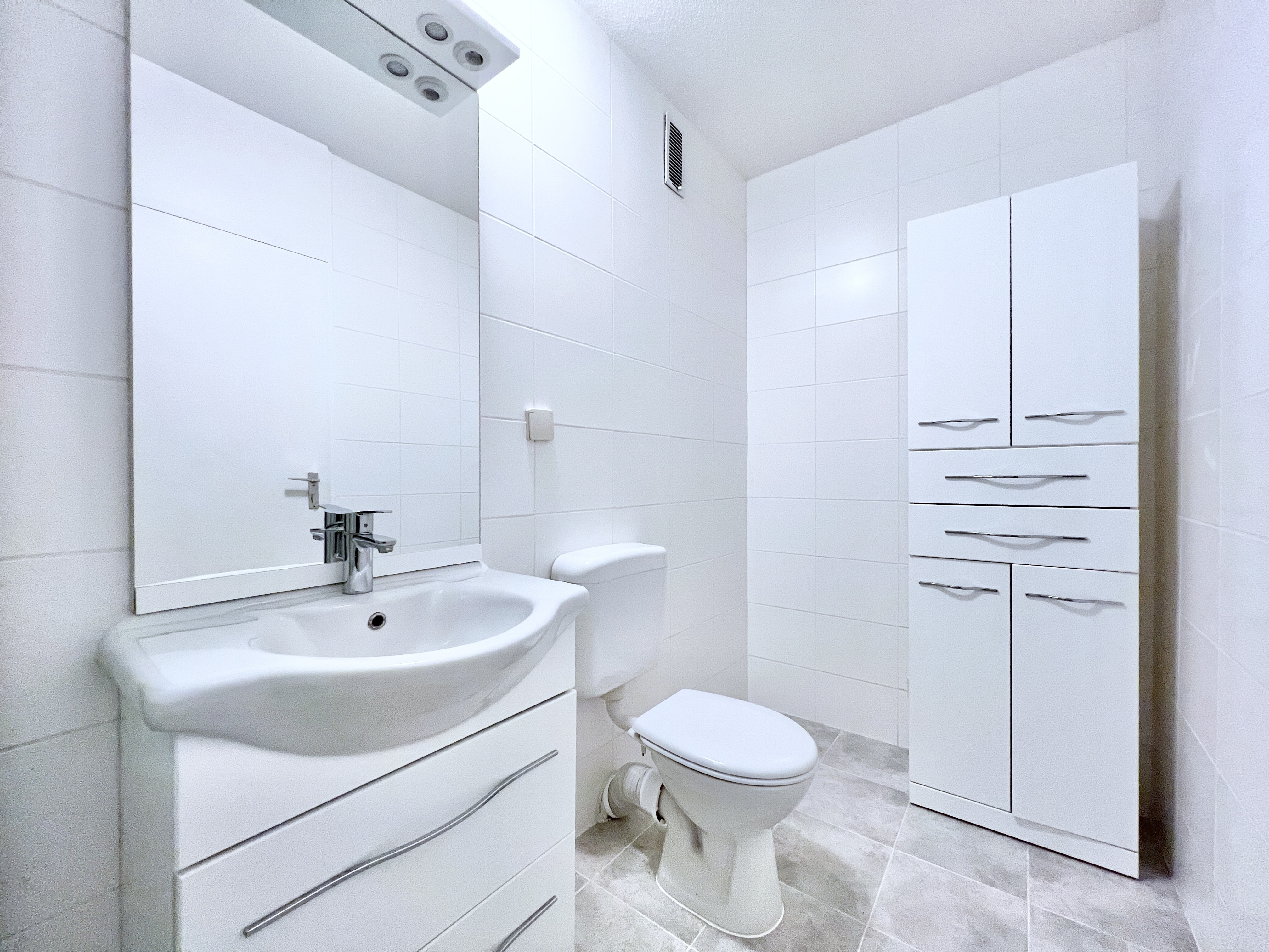 3-ZIMMER-HIT - Erdgeschosswohnung mit Einbauküche und Balkon in Wiesbaden!