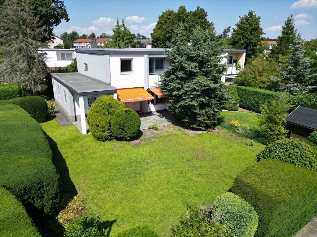 🍁 DER HERBST ERWACHT 🍁  Familienfreundliches Reihenendhaus auf großem Grundstück in Langen!