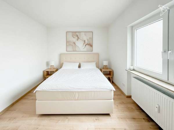 SMART INVESTIEREN 💰 Gepflegtes Mehrfamilienhaus mit 3 Garagen und 290 m² Wohnfläche in Bammental!