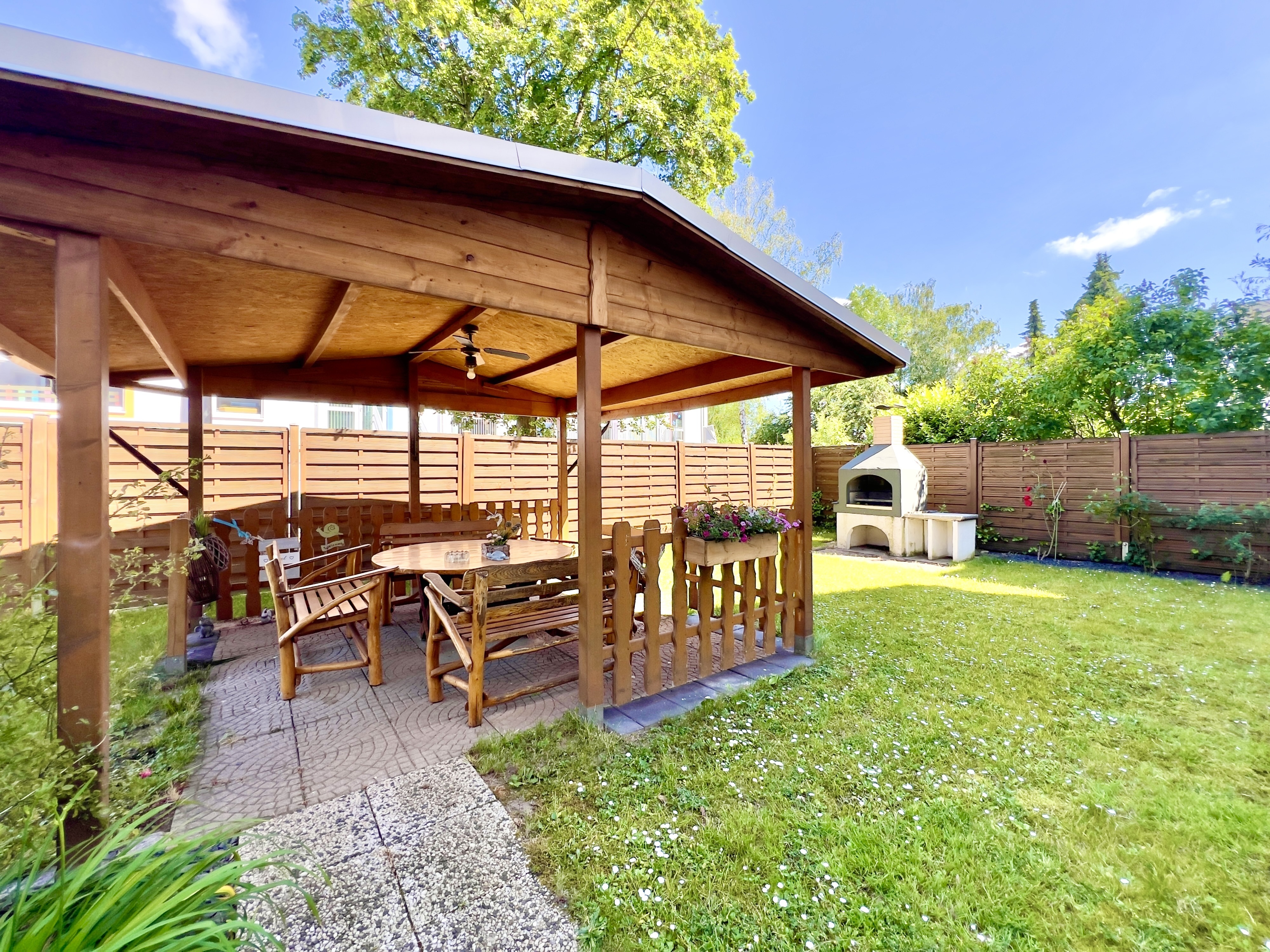 TOP-GEPFLEGT UND MÖBLIERT 🤩 2-Zimmer-Wohnung mit Stellplatz in Köln-Porz!