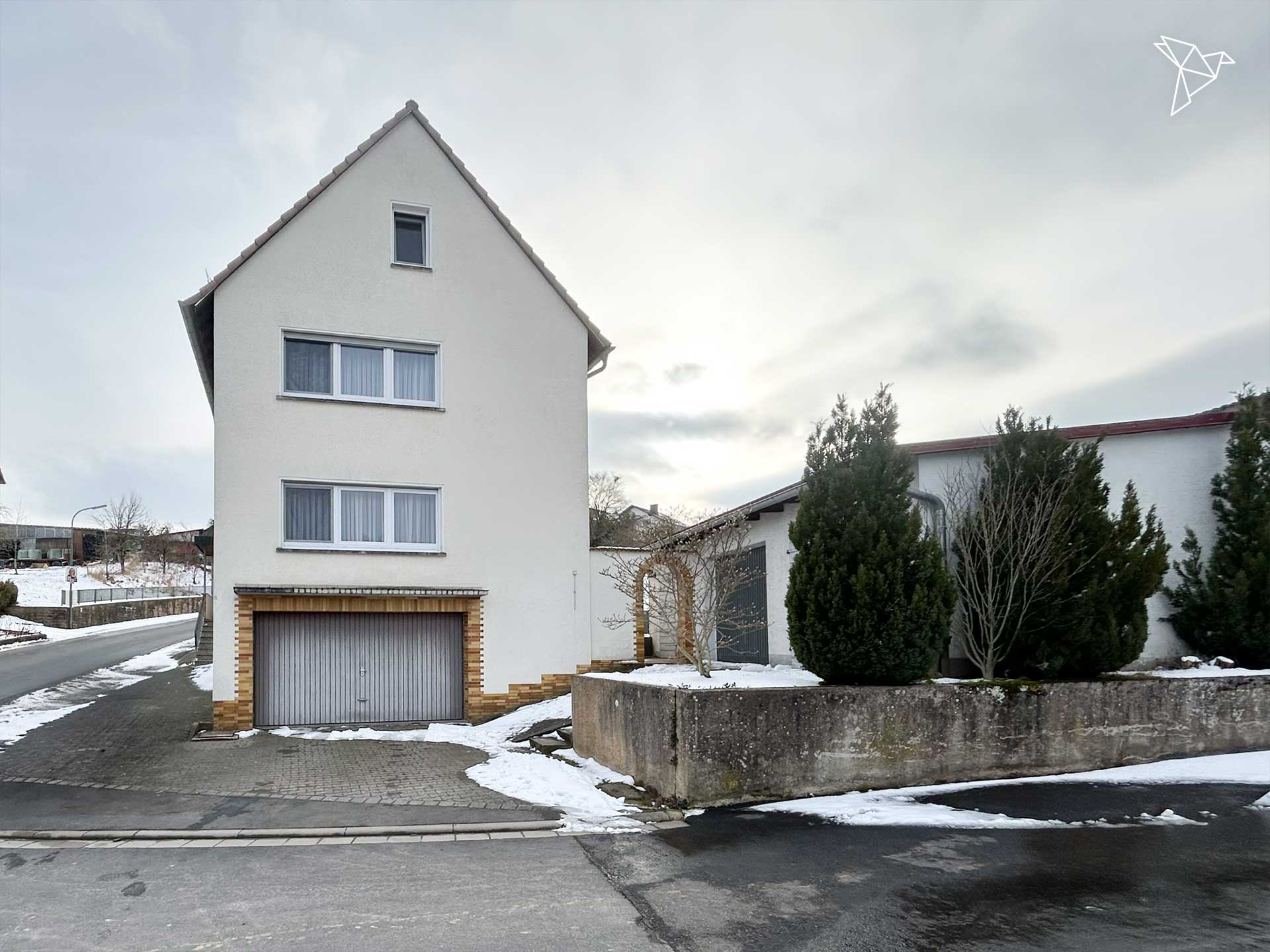 WOHNTRAUM MIT WEITLÄUFIGEM GARTEN 🏡 Modern saniertes Einfamilienhaus mit viel Raum in Steinau!