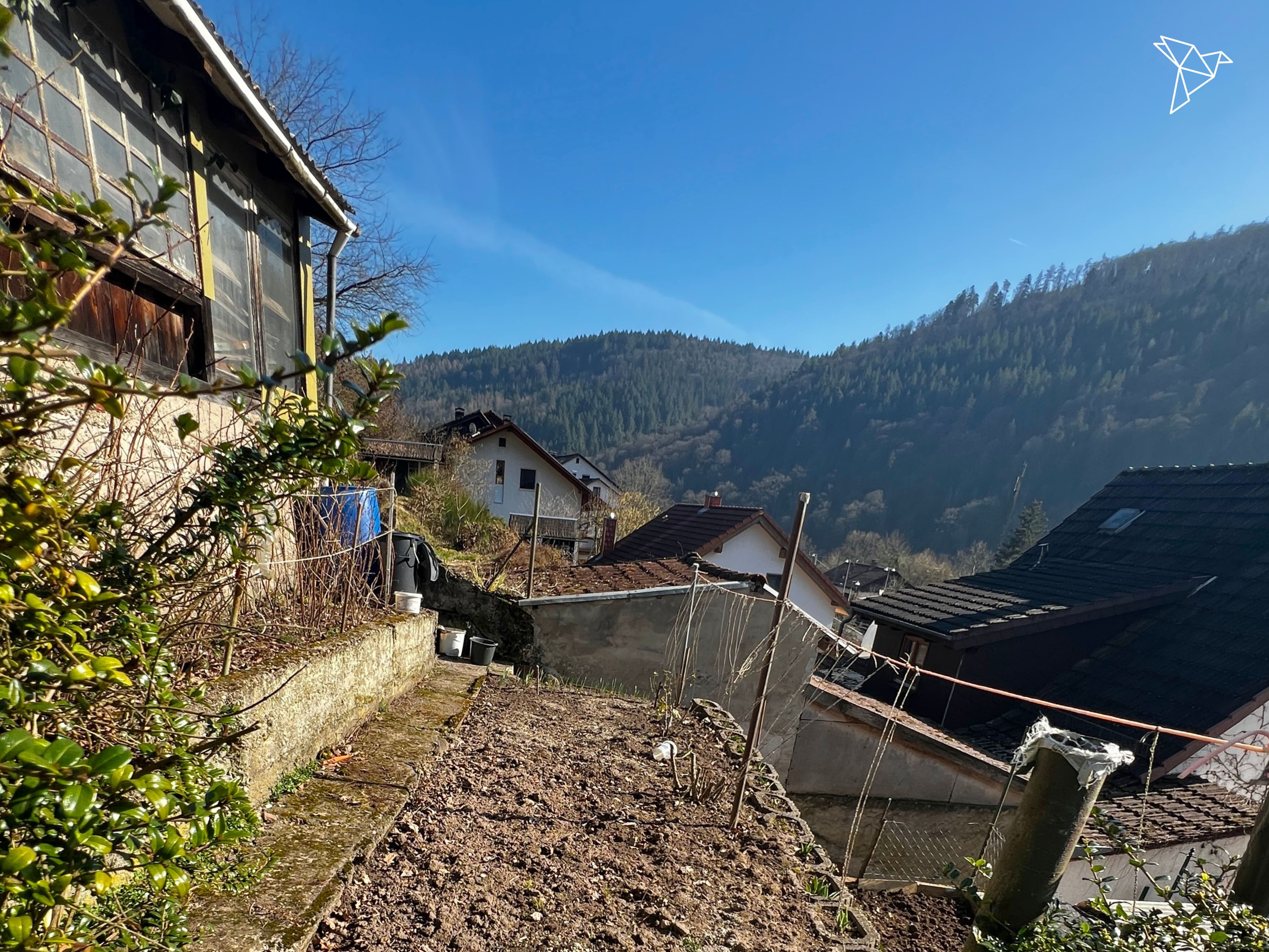 HIER SCHLUMMERT POTENTIAL 🤩 Sanierungsbedürftiges Mehrfamilienhaus mit Traumaussicht in Lindach!