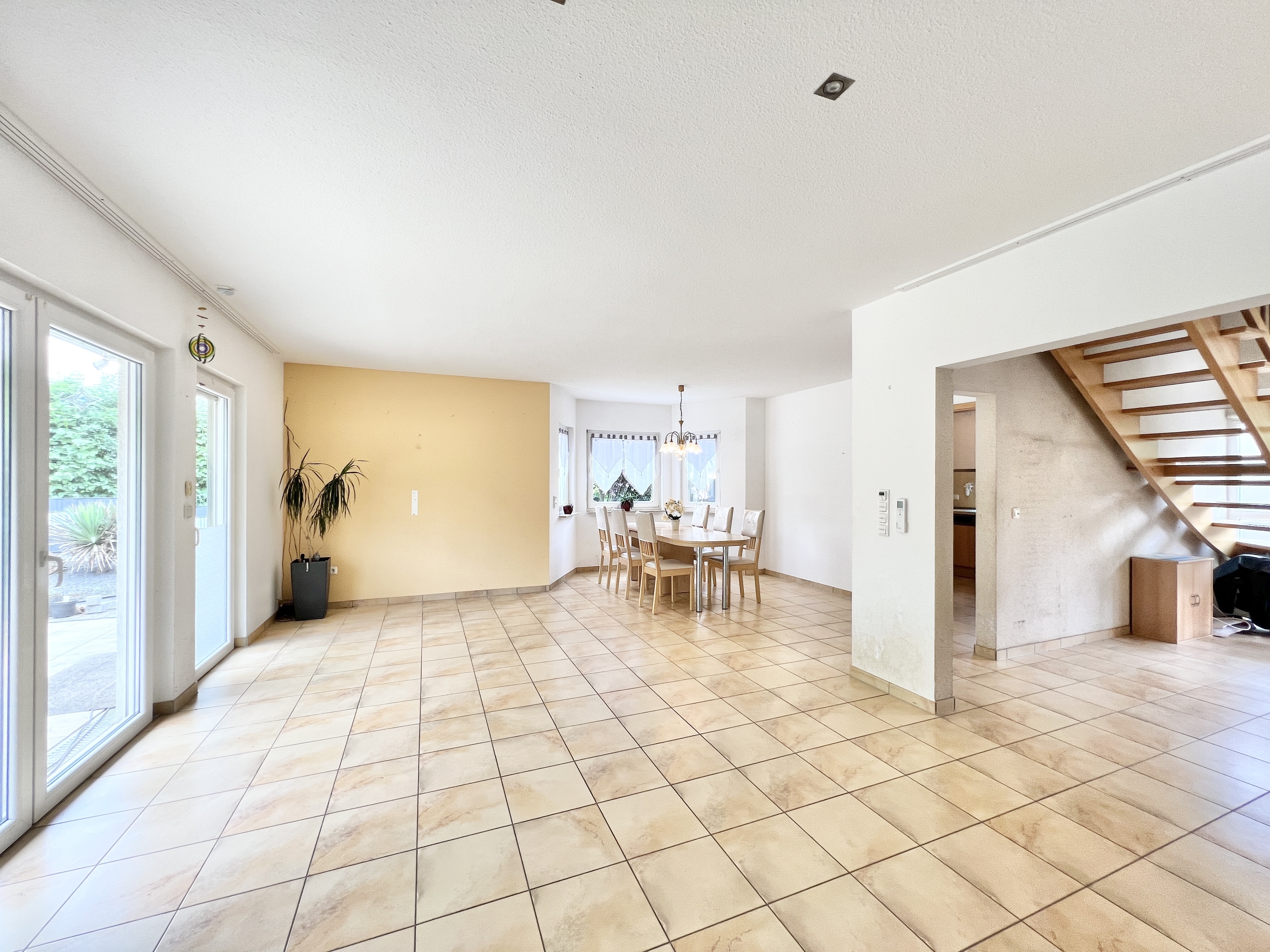 AM RANDE DER FELDER - Barrierefreies Traumhaus am Feldrand mit eigenem Koi-Teich!