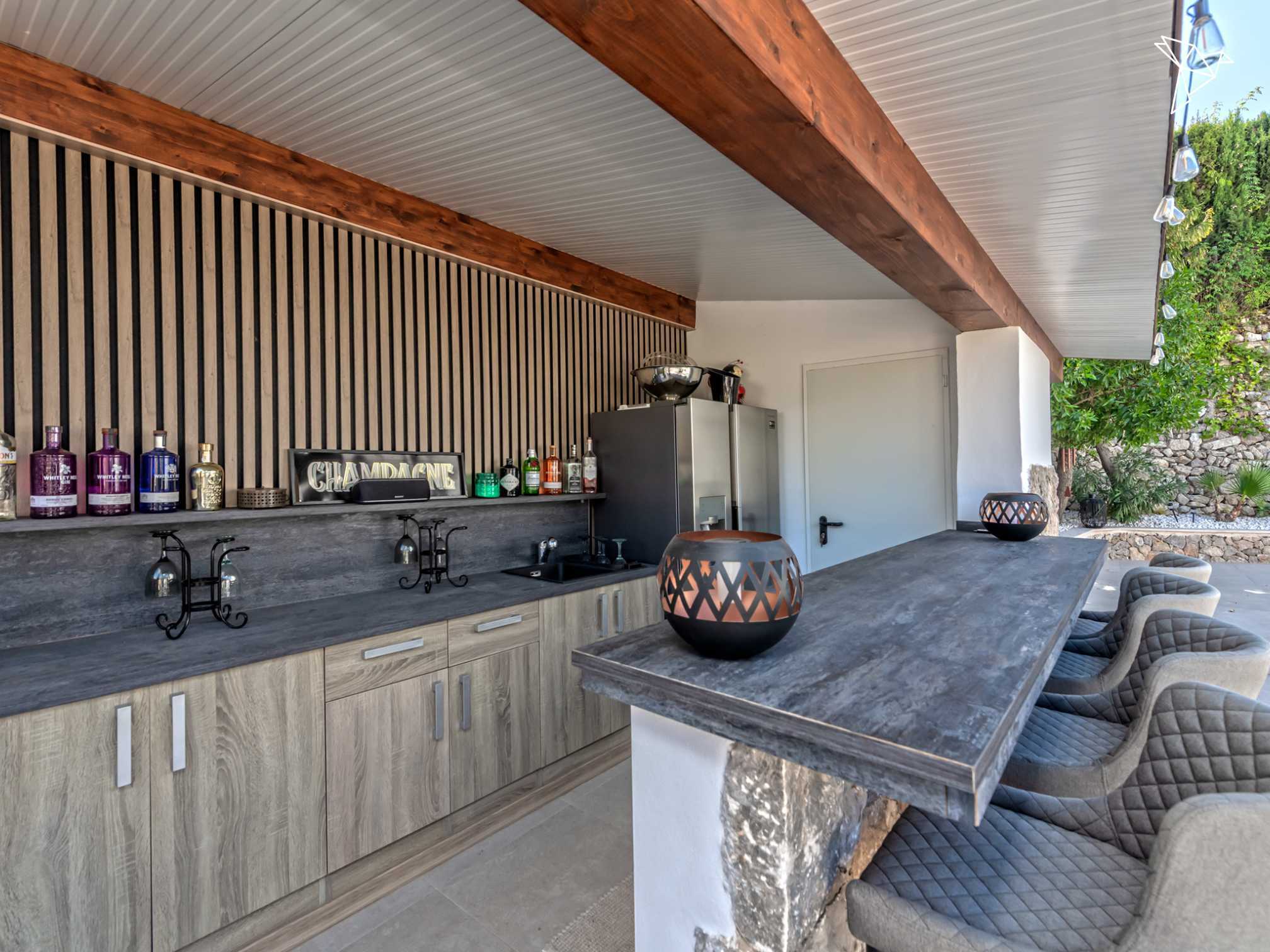 LUXUS UND NATUR IM EINKLANG 🌴 Moderne Traumvilla mit Outdoorküche und Pool in Es Capdellà Mallorca!