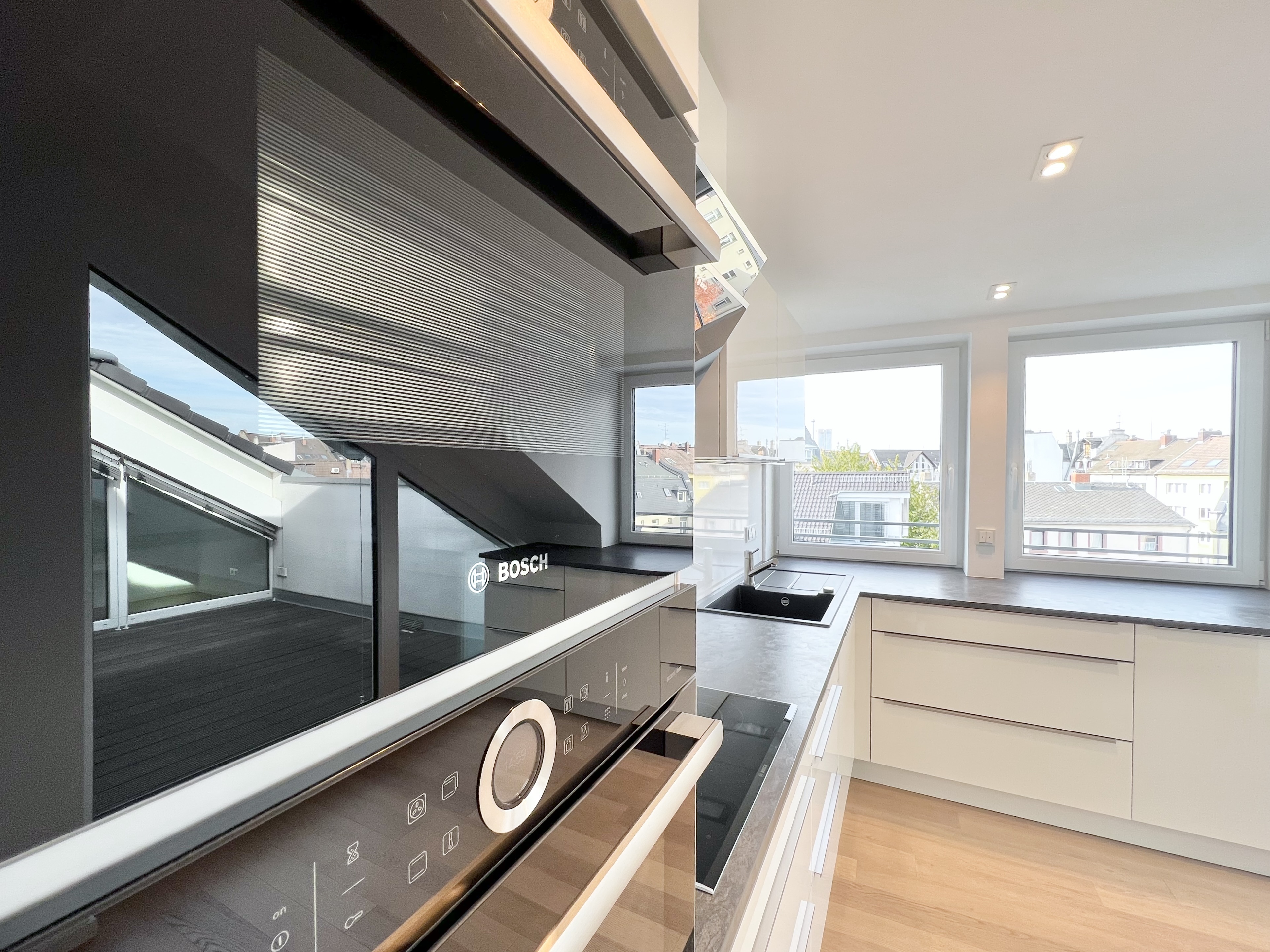 ÜBER DEN DÄCHERN VON FRANKFURT - Luxuriöses Penthouse mit toller Dachterrasse in Sachsenhausen!