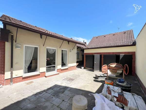 DREI ETAGEN VOLLER MÖGLICHKEITEN 🏡 Großzügiges Mehrfamilienhaus mit Garten & 3 Garagen!