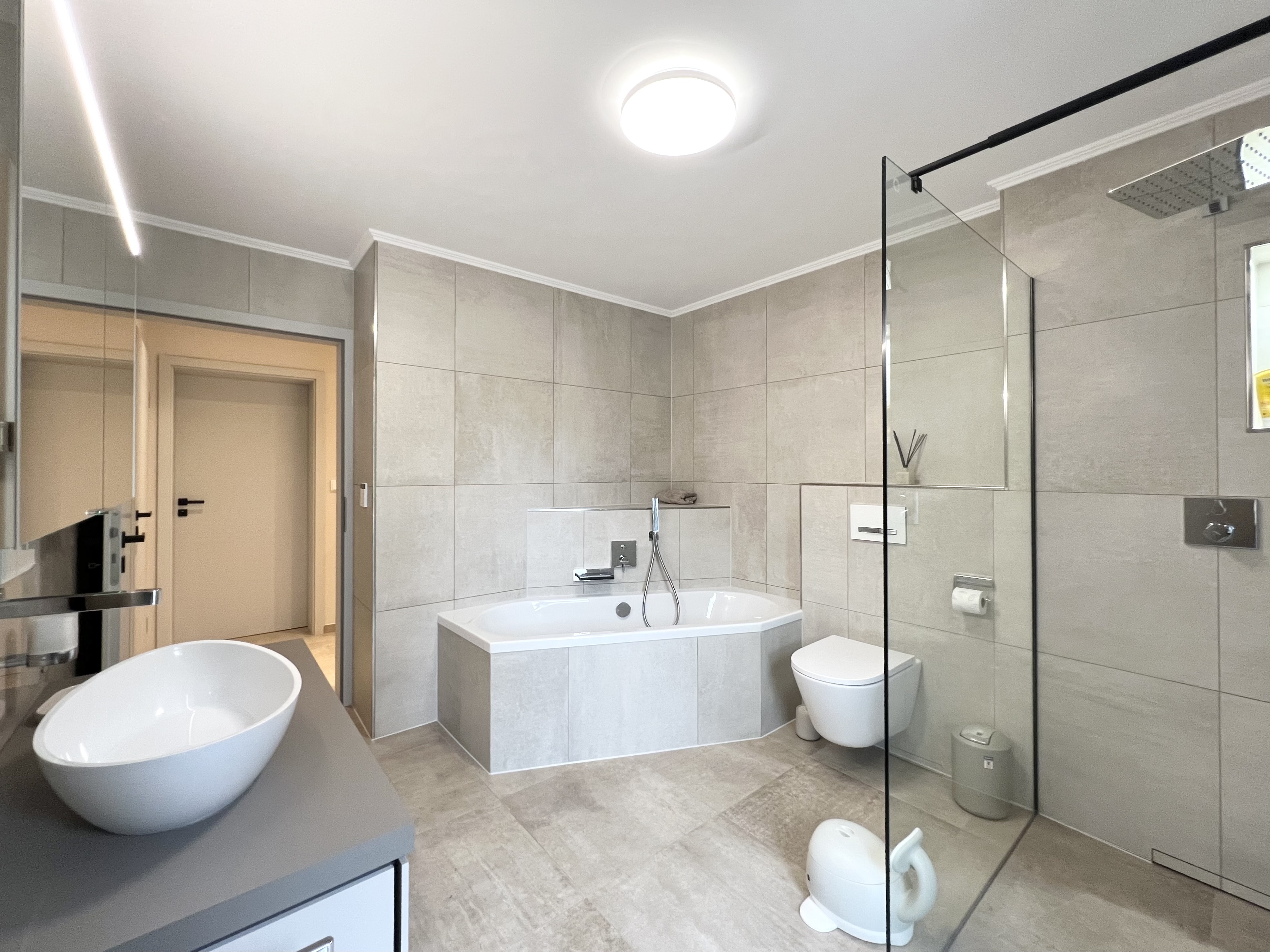 KfW55 - Sanierte Erdgeschosswohnung mit Smart-Home-System und großem Garten!