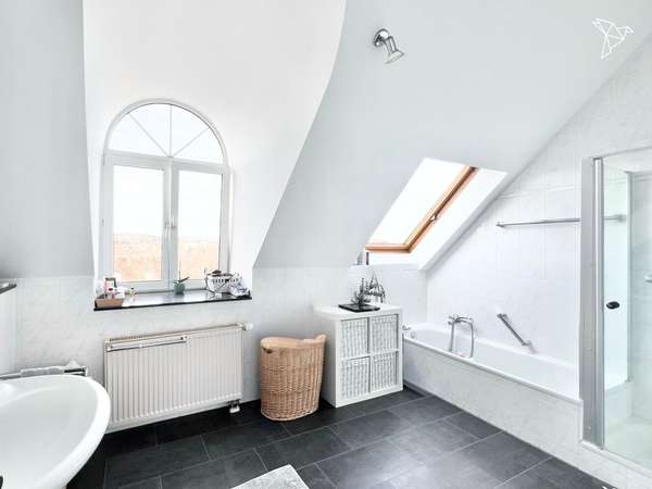 OFFENES WOHNKONZEPT 🏡 Stilvolle Maisonette mit Balkon in Bad Homburg!