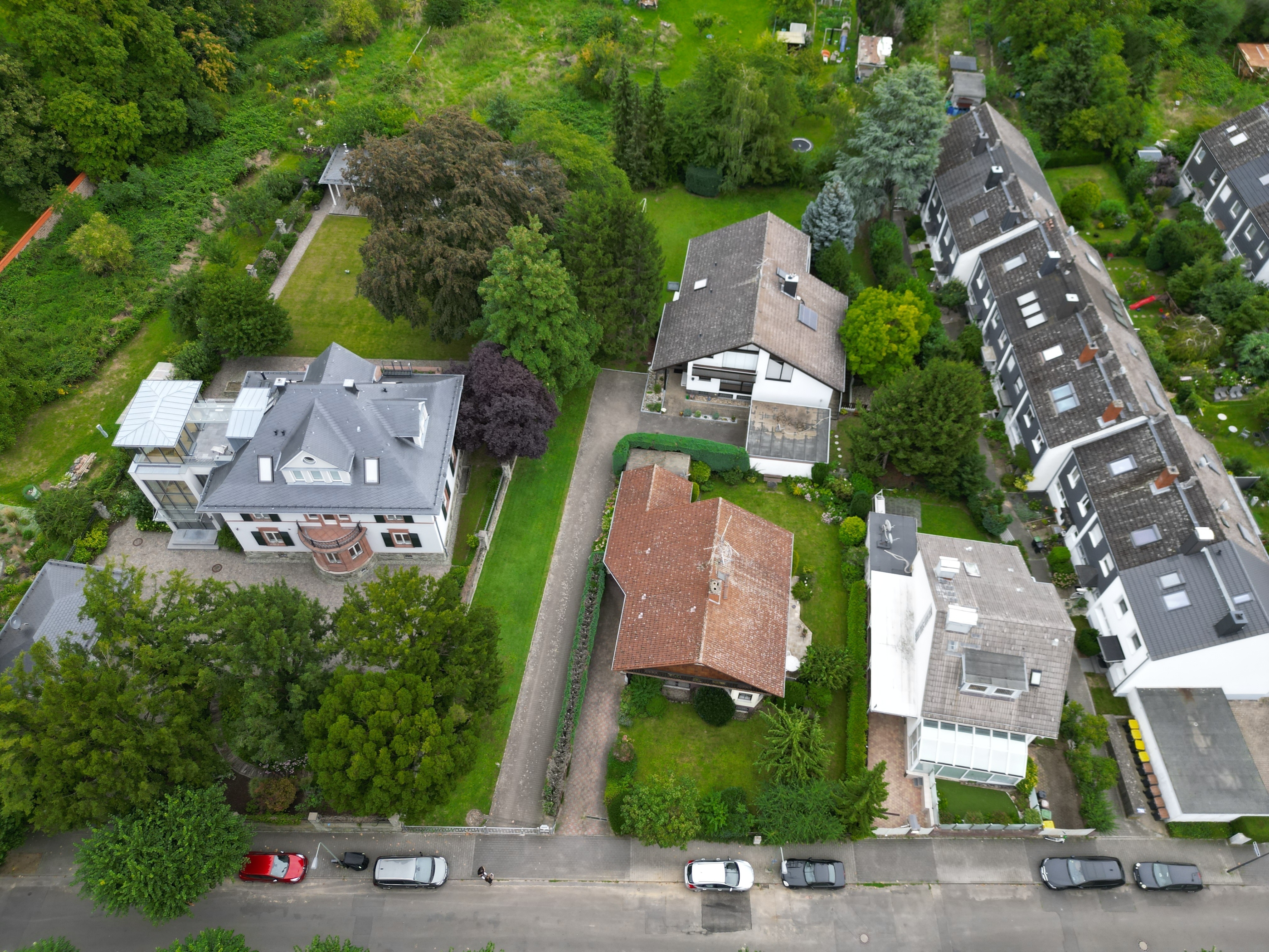 FRANKFURTER FAMILIENTRAUM - Freistehendes Einfamilienhaus mit großem Garten in ruhiger Lage!