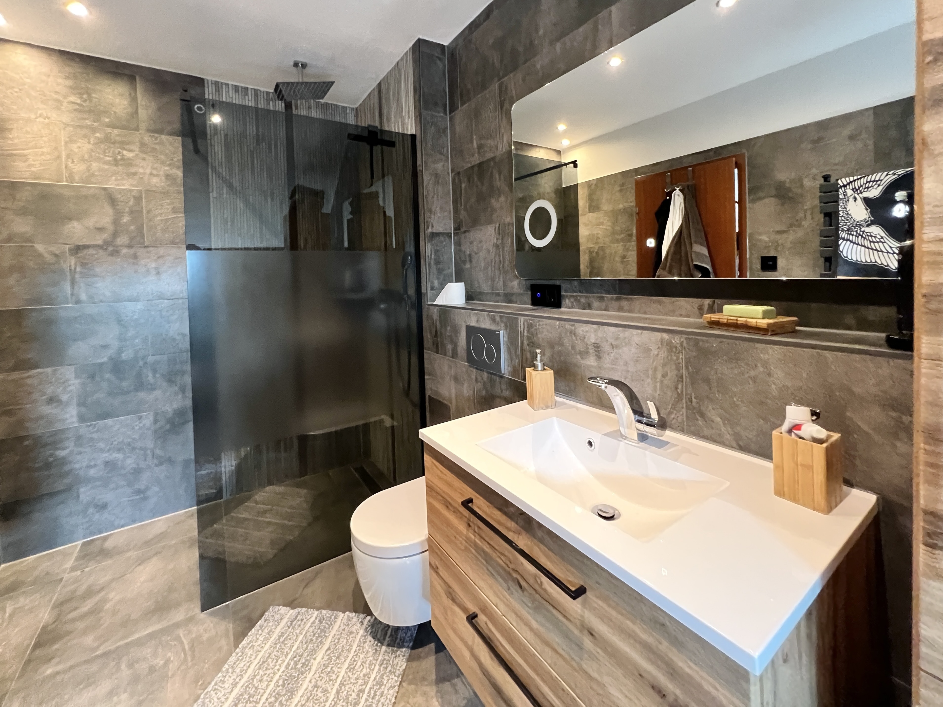 TOP DEAL - Möblierte Maisonette-Wohnung mit hervorragender Anbindung an FFM!