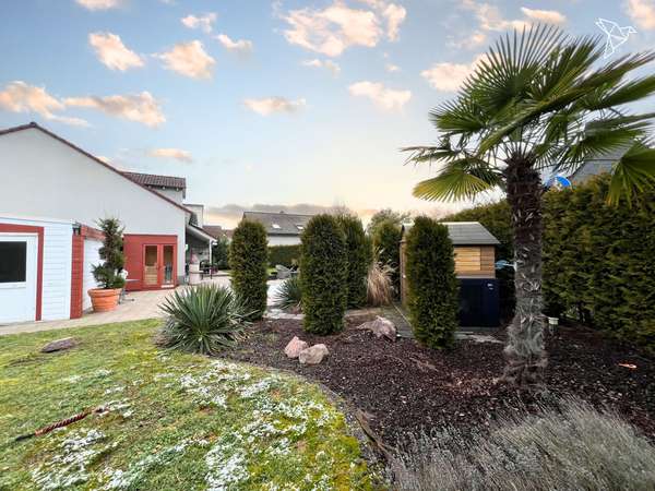 BAU DIR DEIN PARADIES 🏖️ Attraktives, uneinsehbares Baugrundstück mit Pool in Offenbach!