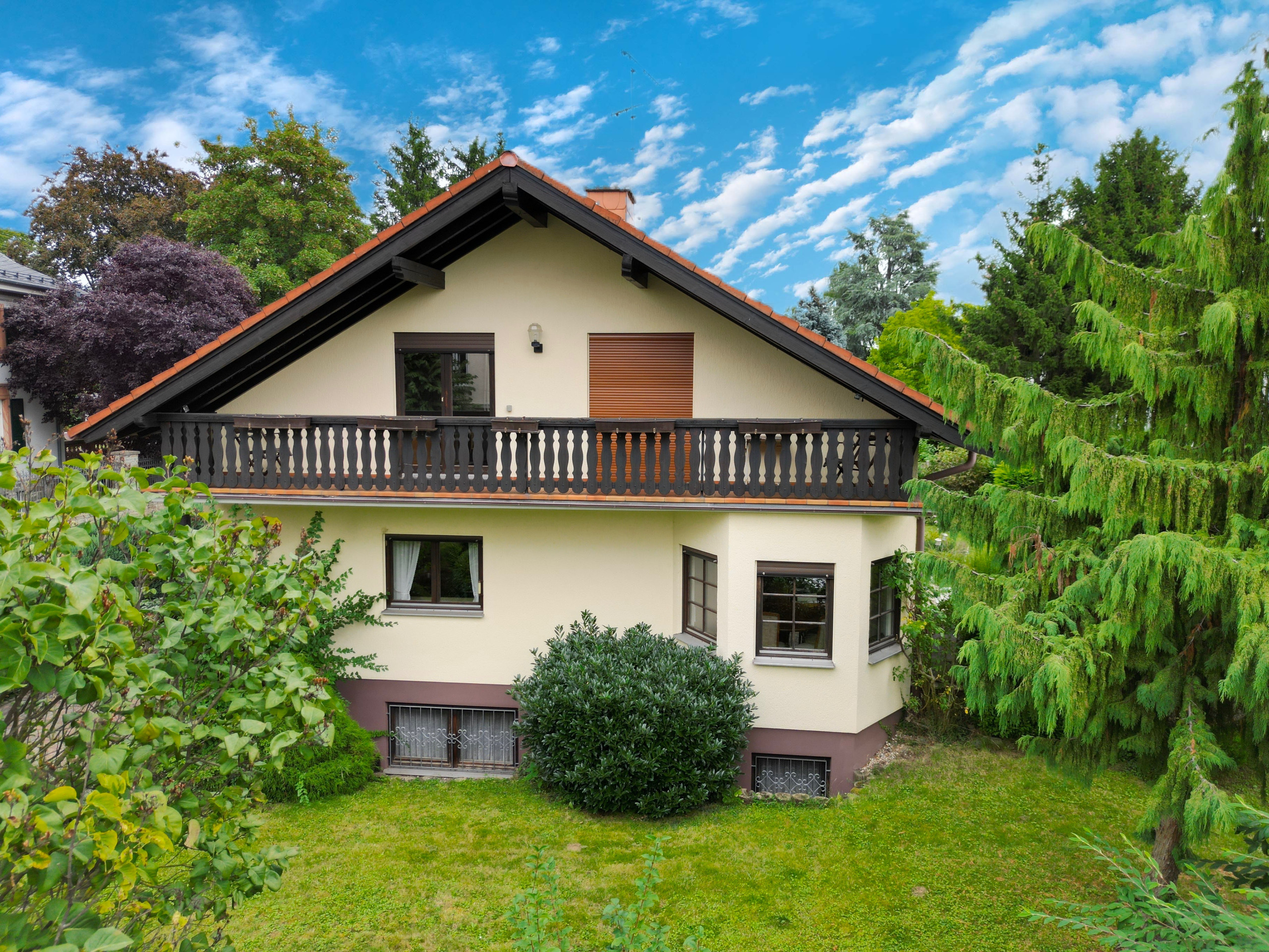 FRANKFURTER FAMILIENTRAUM - Freistehendes Einfamilienhaus mit großem Garten in ruhiger Lage!