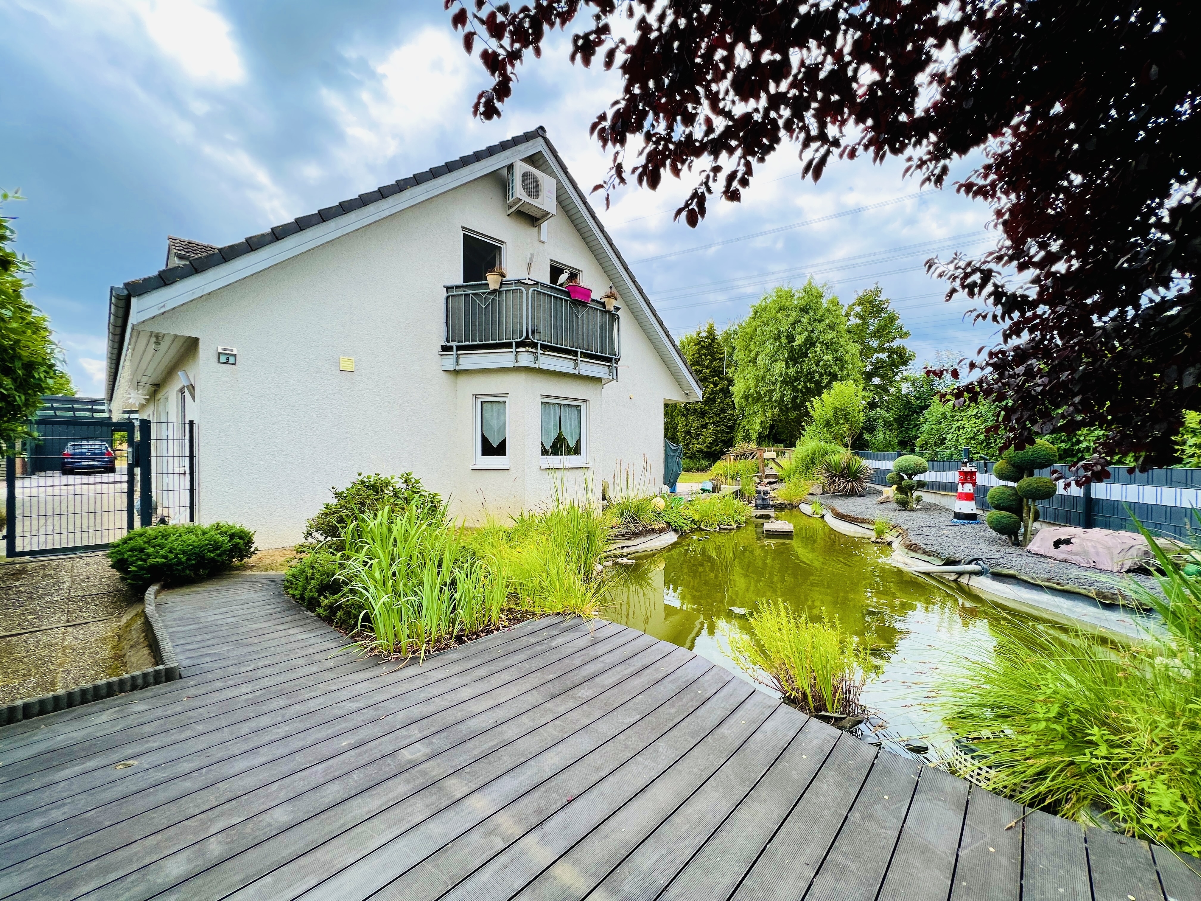 AM RANDE DER FELDER - Barrierefreies Traumhaus am Feldrand mit eigenem Koi-Teich!