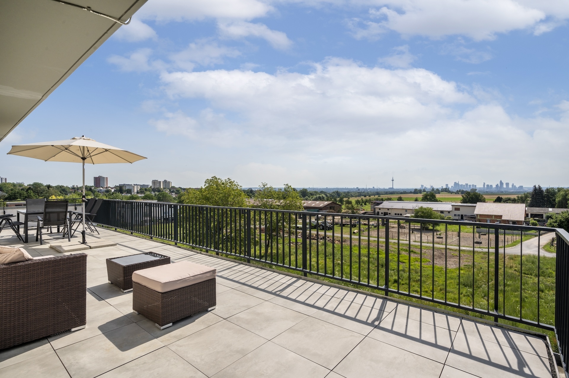 PENTHOUSE - Exklusive 5-Zimmer-Wohnung mit sensationeller Aussicht auf die Frankfurter Skyline!