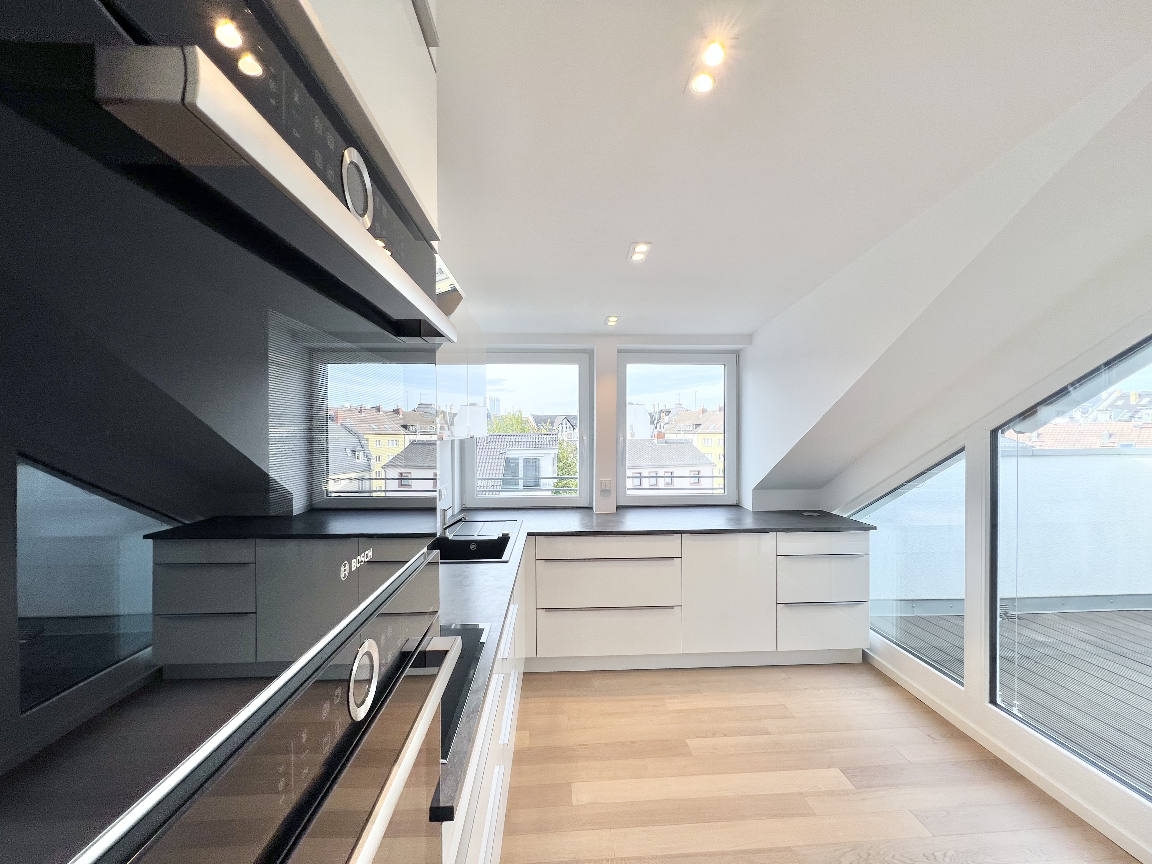 ÜBER DEN DÄCHERN VON FRANKFURT - Luxuriöses Penthouse mit toller Dachterrasse in Sachsenhausen!