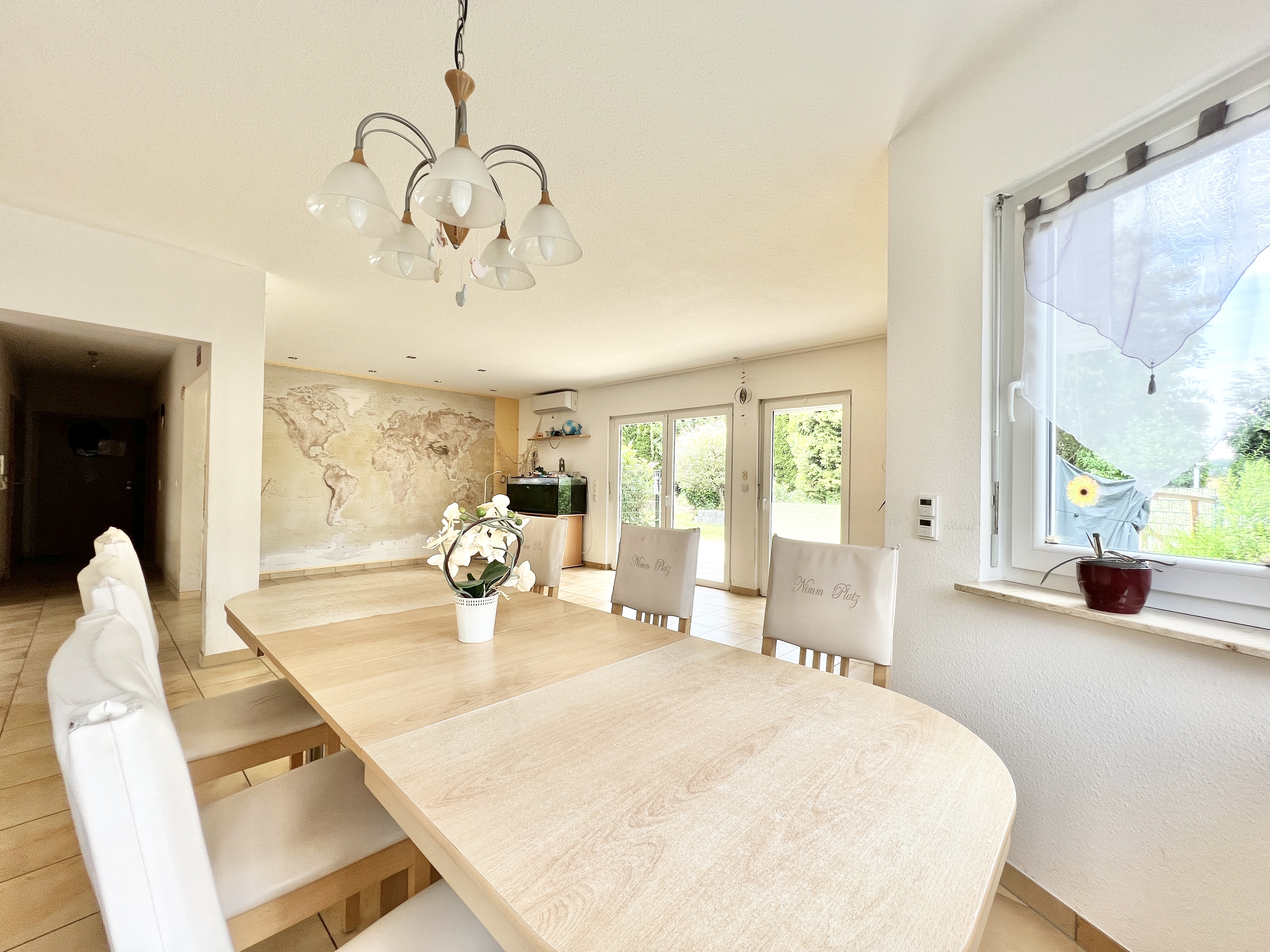 AM RANDE DER FELDER - Barrierefreies Traumhaus am Feldrand mit eigenem Koi-Teich!