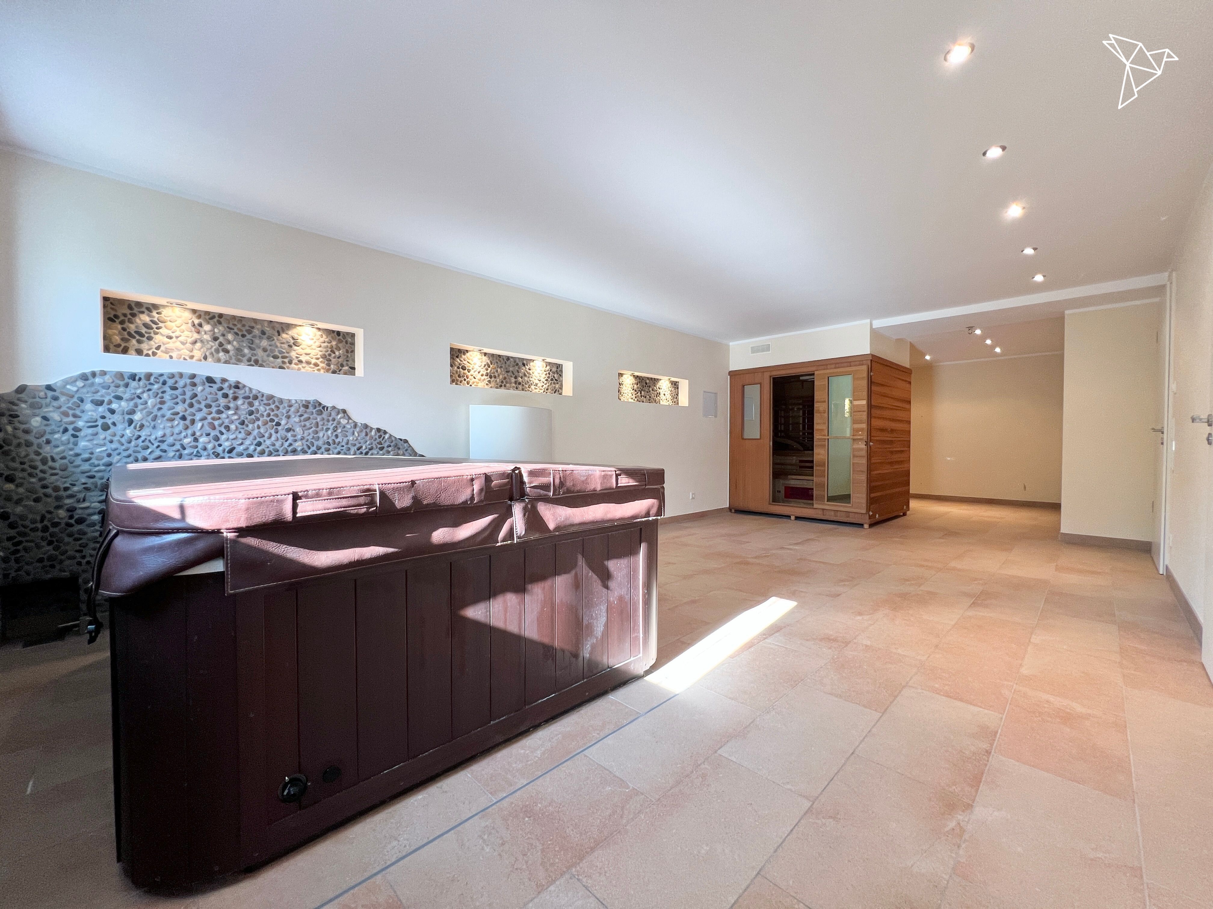 PRIVATER WELLNESSBEREICH 🌟 Exklusive Dachgeschosswohnung mit 2 Balkonen in Alzenau!