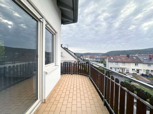 GEPFLEGTE ETAGENWOHNUNG MIT GRÜNER AUSSICHT