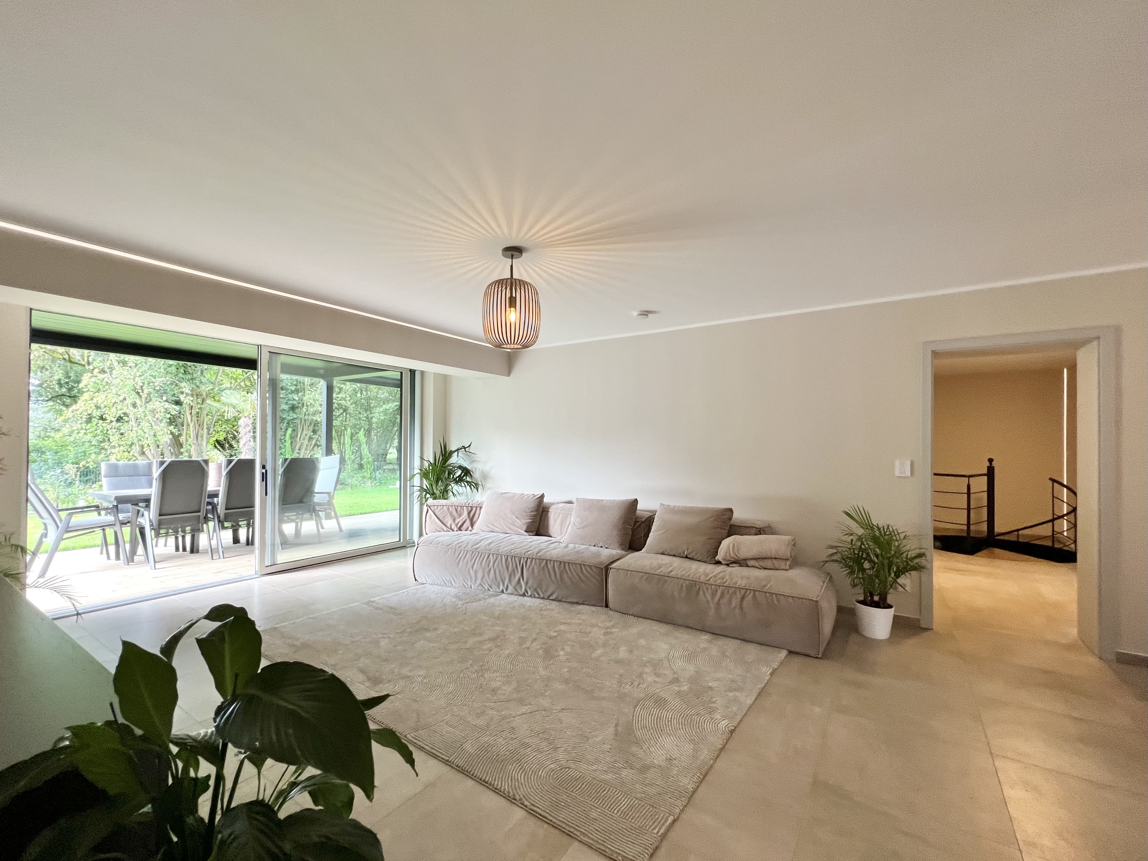 KfW55 - Sanierte Erdgeschosswohnung mit Smart-Home-System und großem Garten!