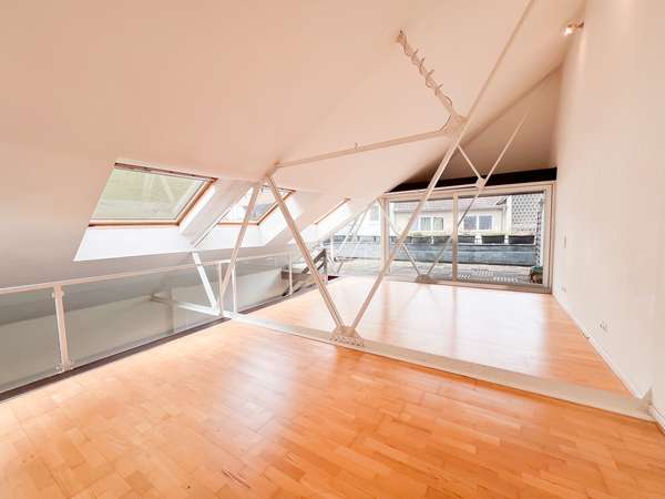 Außergewöhnliche Dachgeschosswohnung mit Galerie und Dachterrasse in Essen