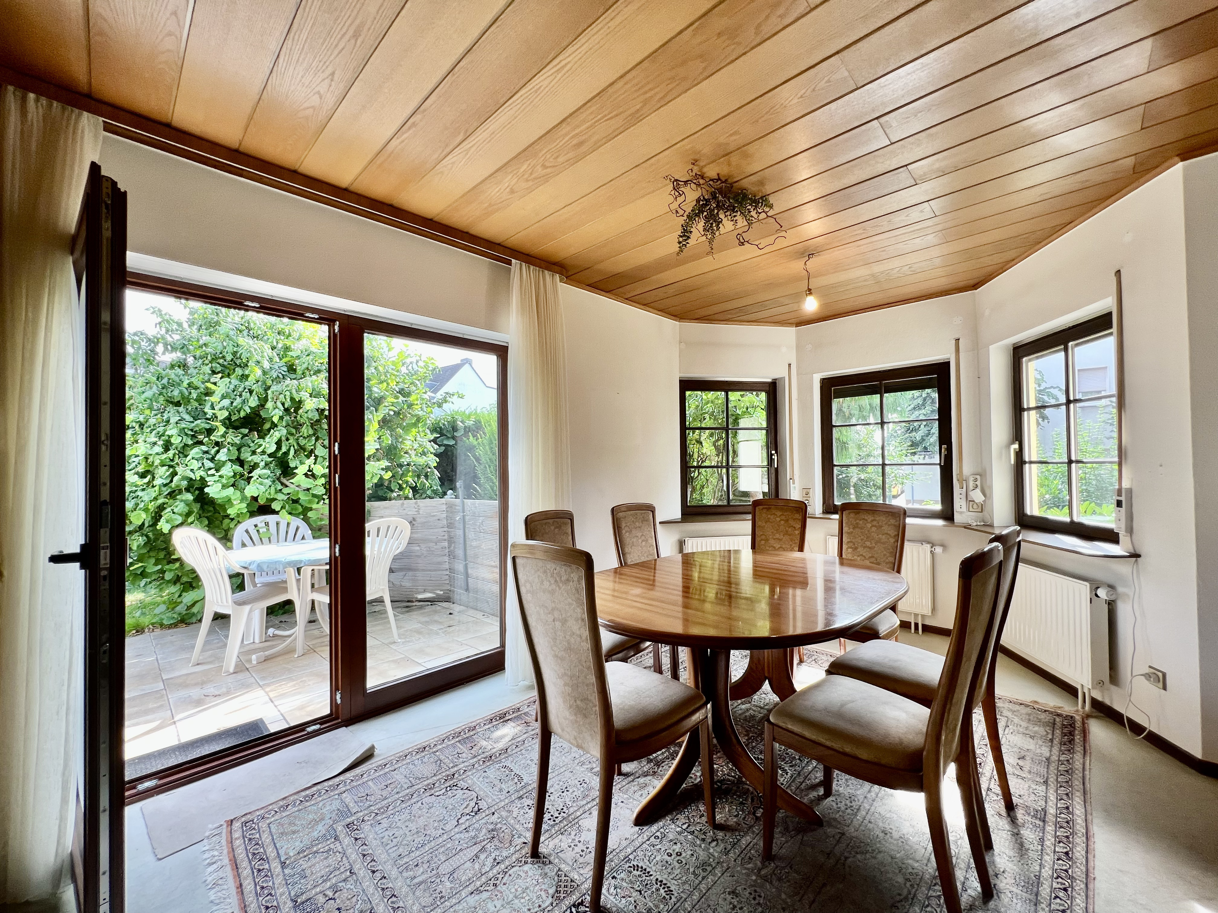 FRANKFURTER FAMILIENTRAUM - Freistehendes Einfamilienhaus mit großem Garten in ruhiger Lage!