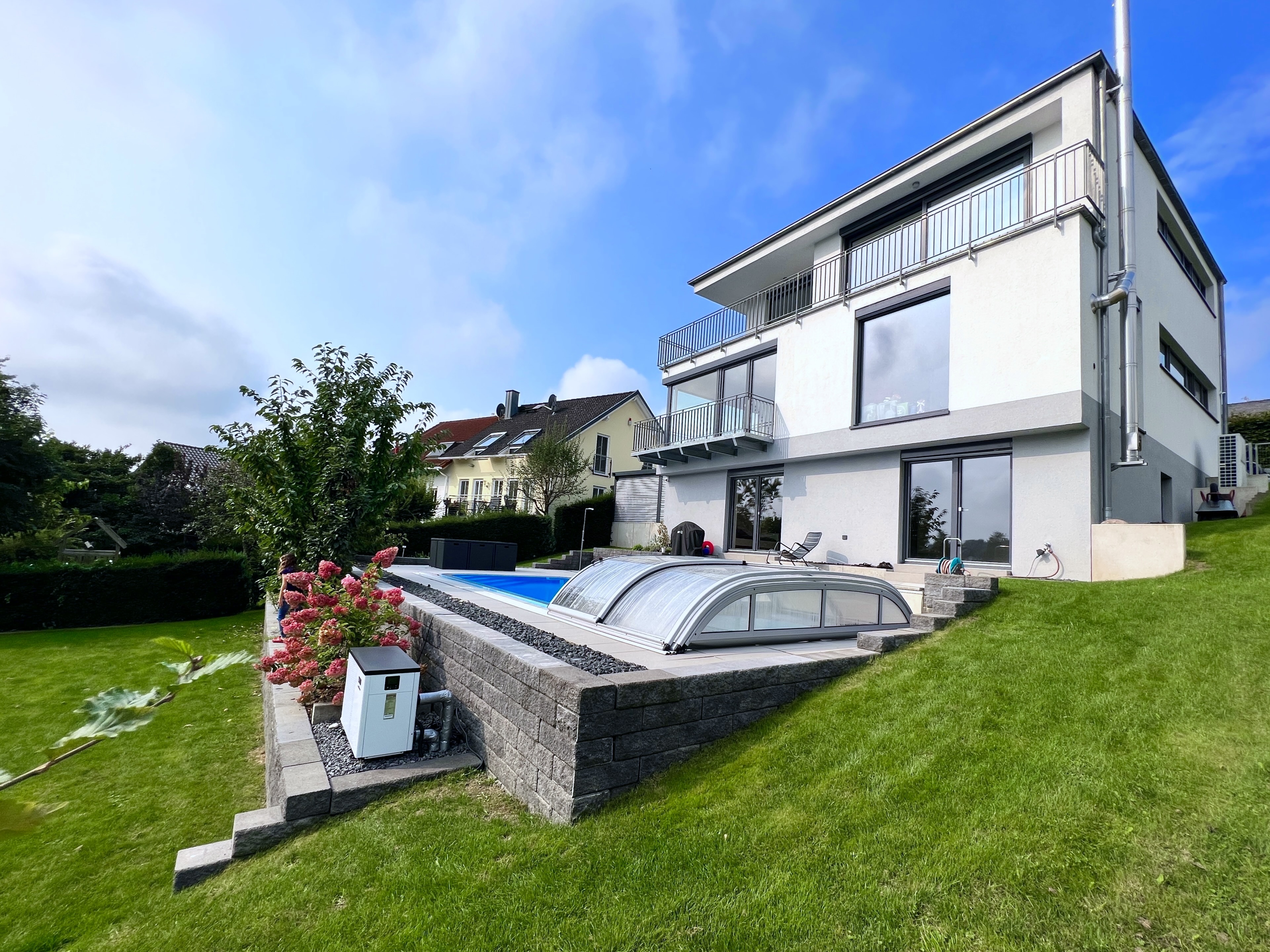 POOL MIT TALBLICK - Luxuriöses Einfamilienhaus mit exklusiver Ausstattung in Eppstein!