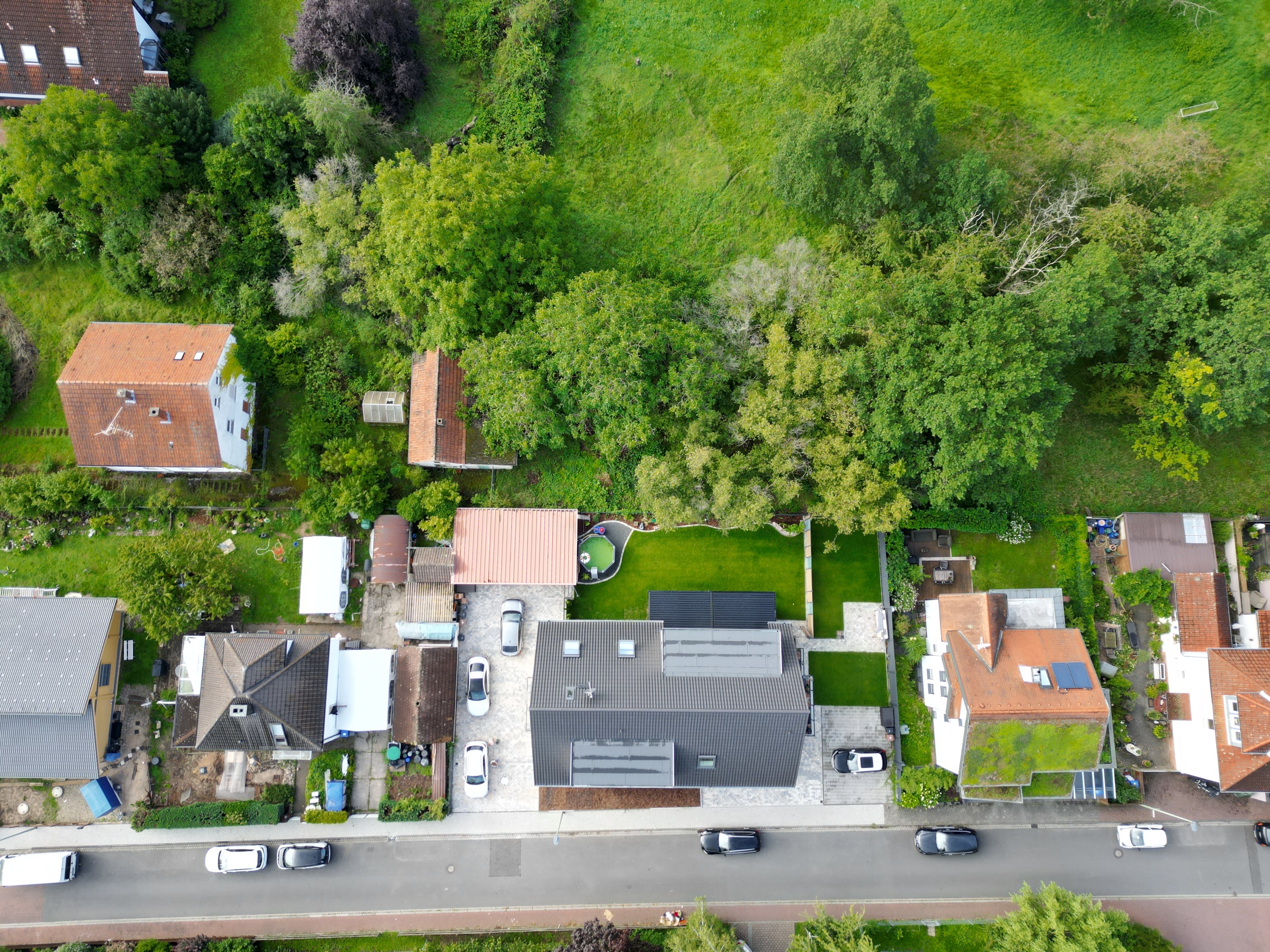 KfW55 - Sanierte Erdgeschosswohnung mit Smart-Home-System und großem Garten!