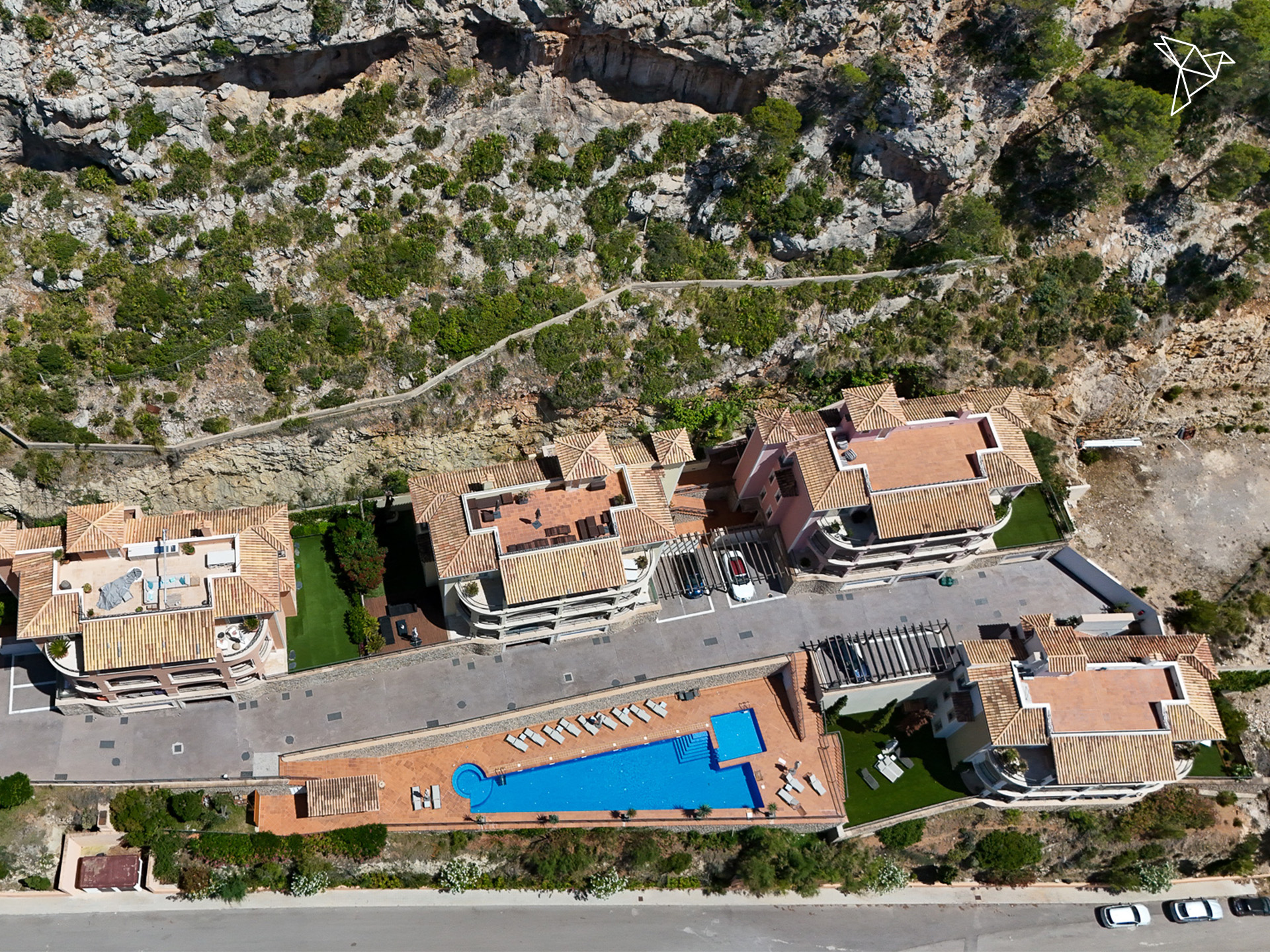 TRAUMHAFTER AUSBLICK 🌊 Modernes Apartment mit Privatgarten und Pool in Port Andratx Mallorca!