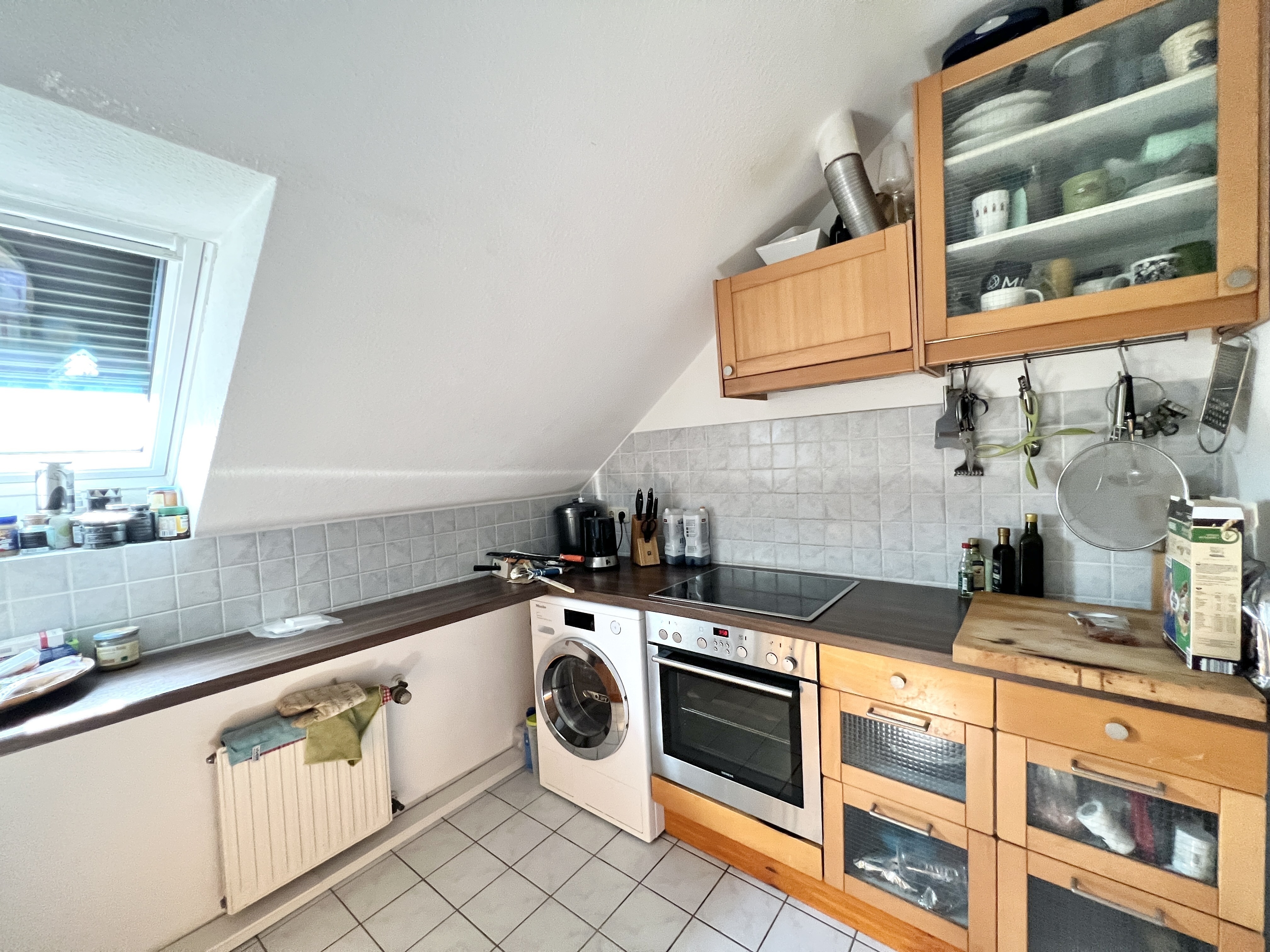 TOP DEAL - Möblierte Maisonette-Wohnung mit hervorragender Anbindung an FFM!