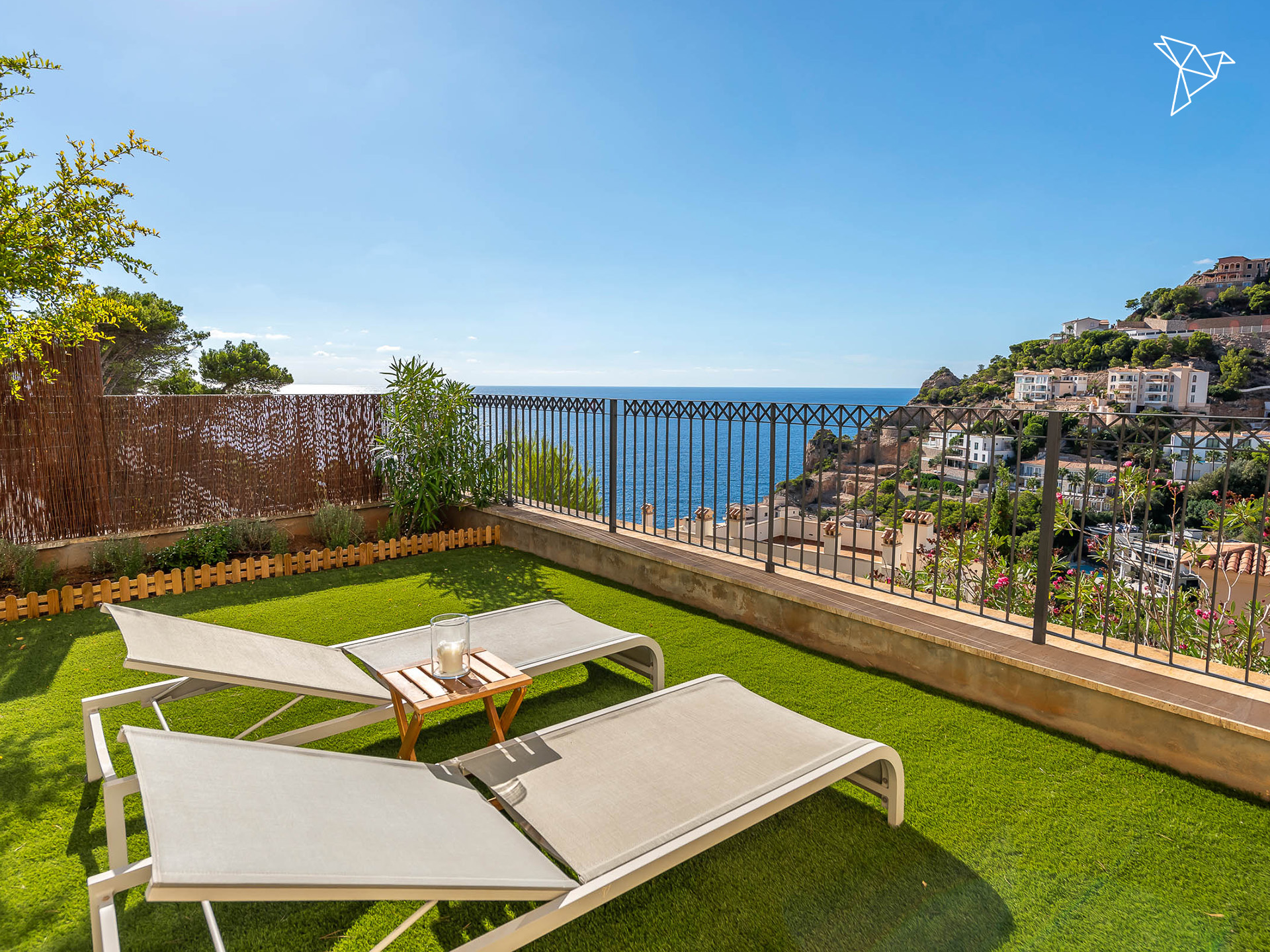 TRAUMHAFTER AUSBLICK 🌊 Modernes Apartment mit Privatgarten und Pool in Port Andratx Mallorca!