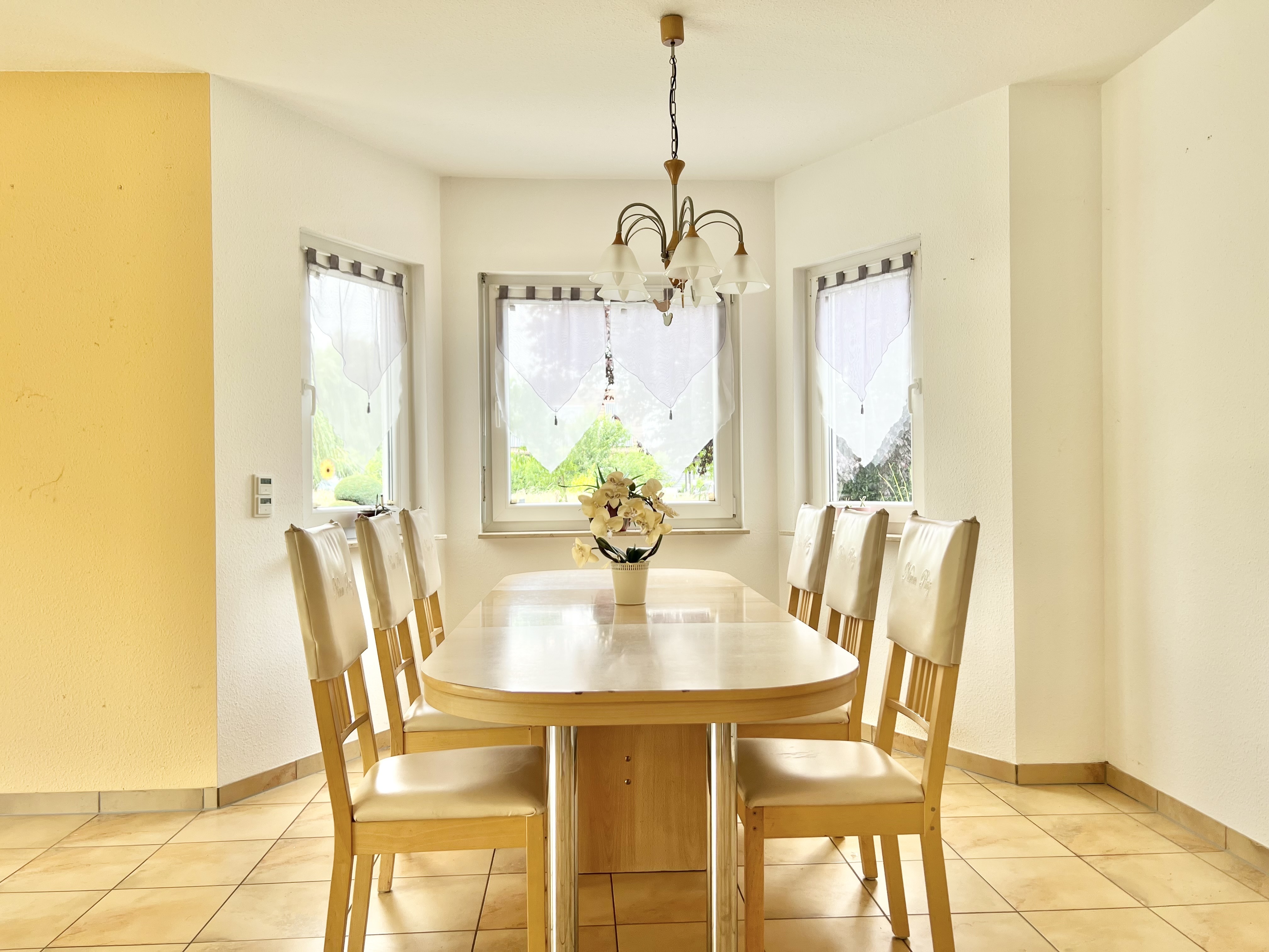 AM RANDE DER FELDER - Barrierefreies Traumhaus am Feldrand mit eigenem Koi-Teich!