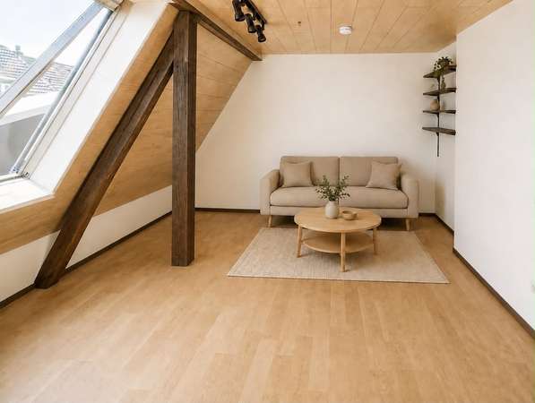 Helle 2-Zimmer Dachgeschoss Wohnung mit Entwicklungspotential in guter Lage von Düsseldorf!