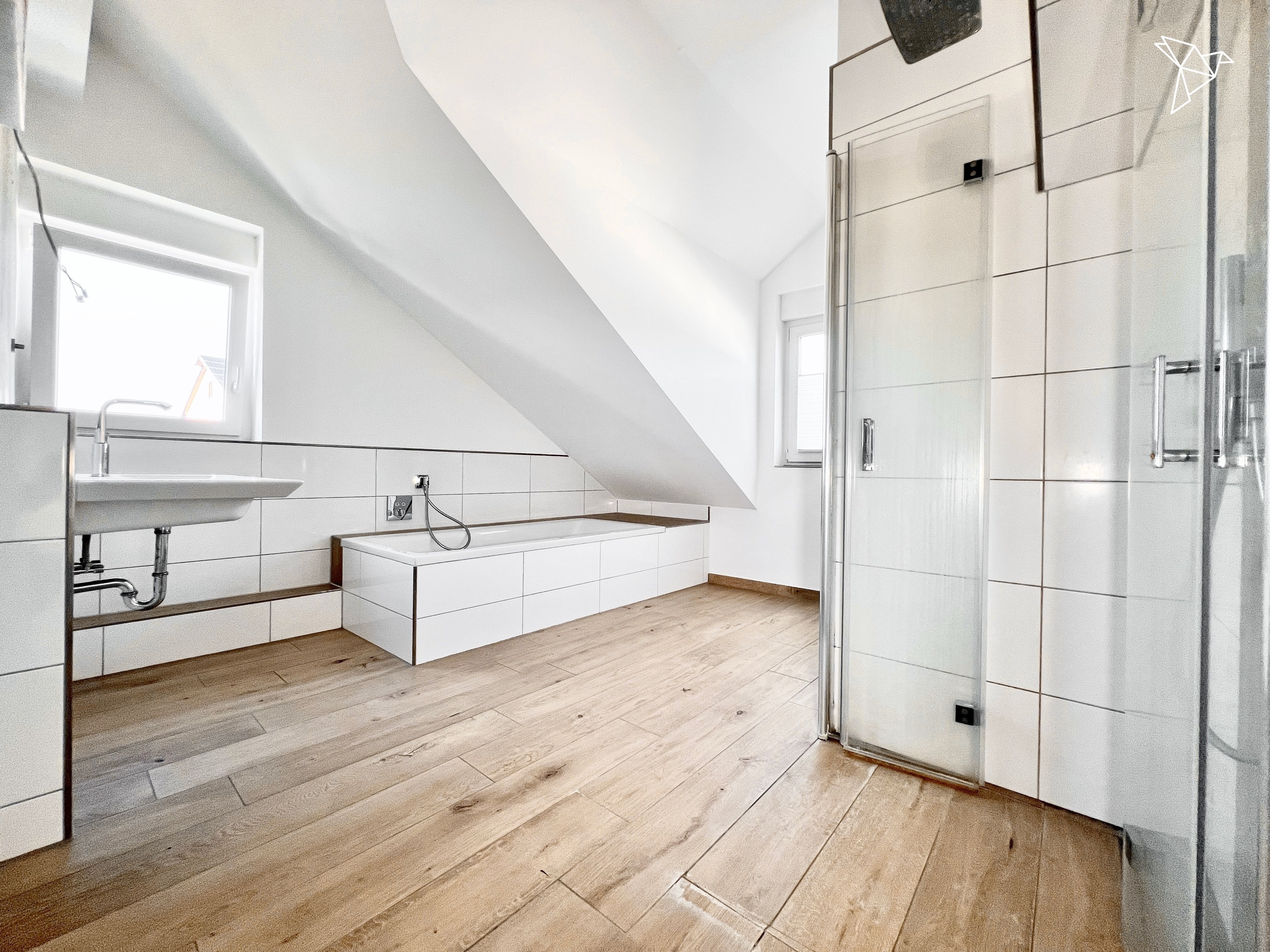 PRIVATER WELLNESSBEREICH 🌟 Exklusive Dachgeschosswohnung mit 2 Balkonen in Alzenau!