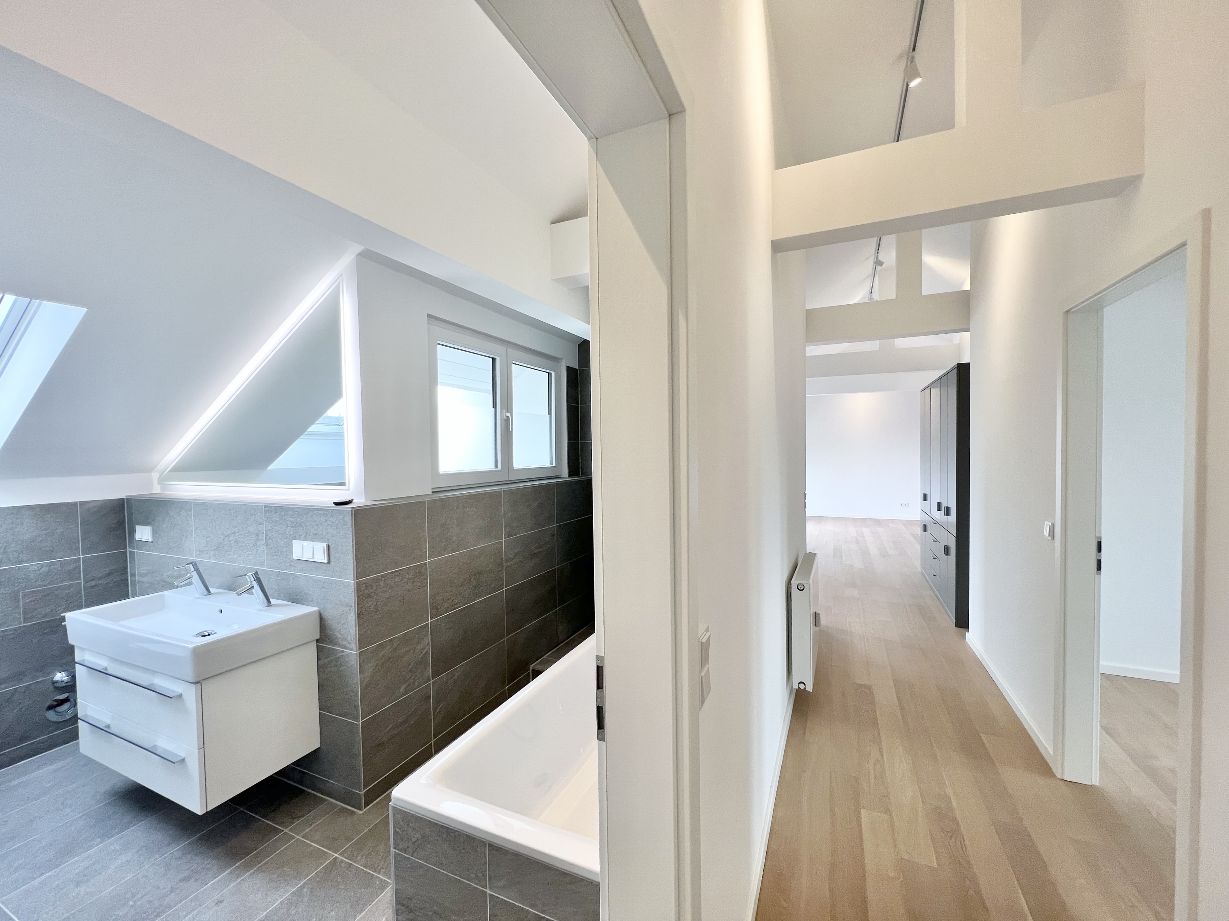 ÜBER DEN DÄCHERN VON FRANKFURT - Luxuriöses Penthouse mit toller Dachterrasse in Sachsenhausen!